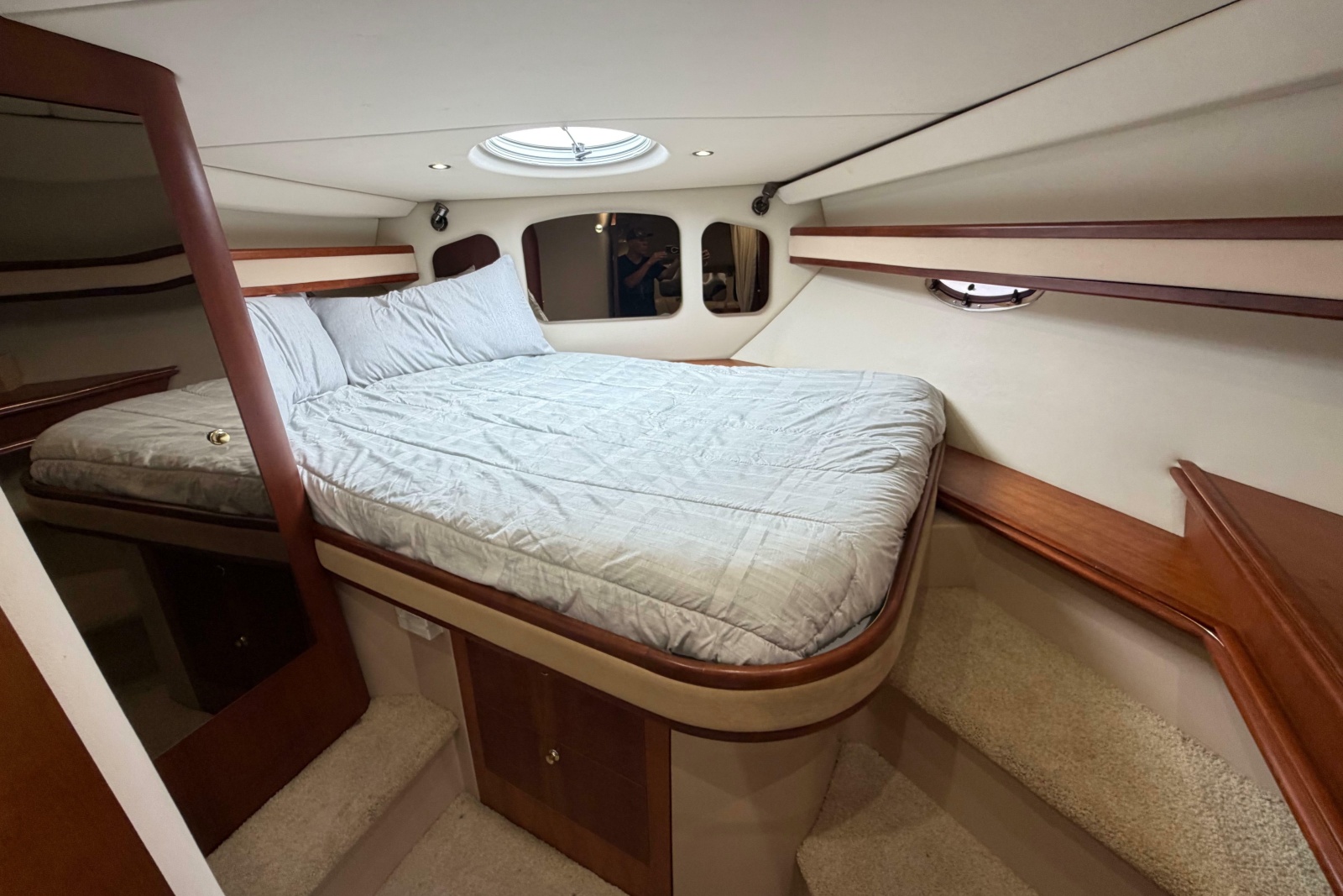 2001 Cruisers Yachts 3672 Express