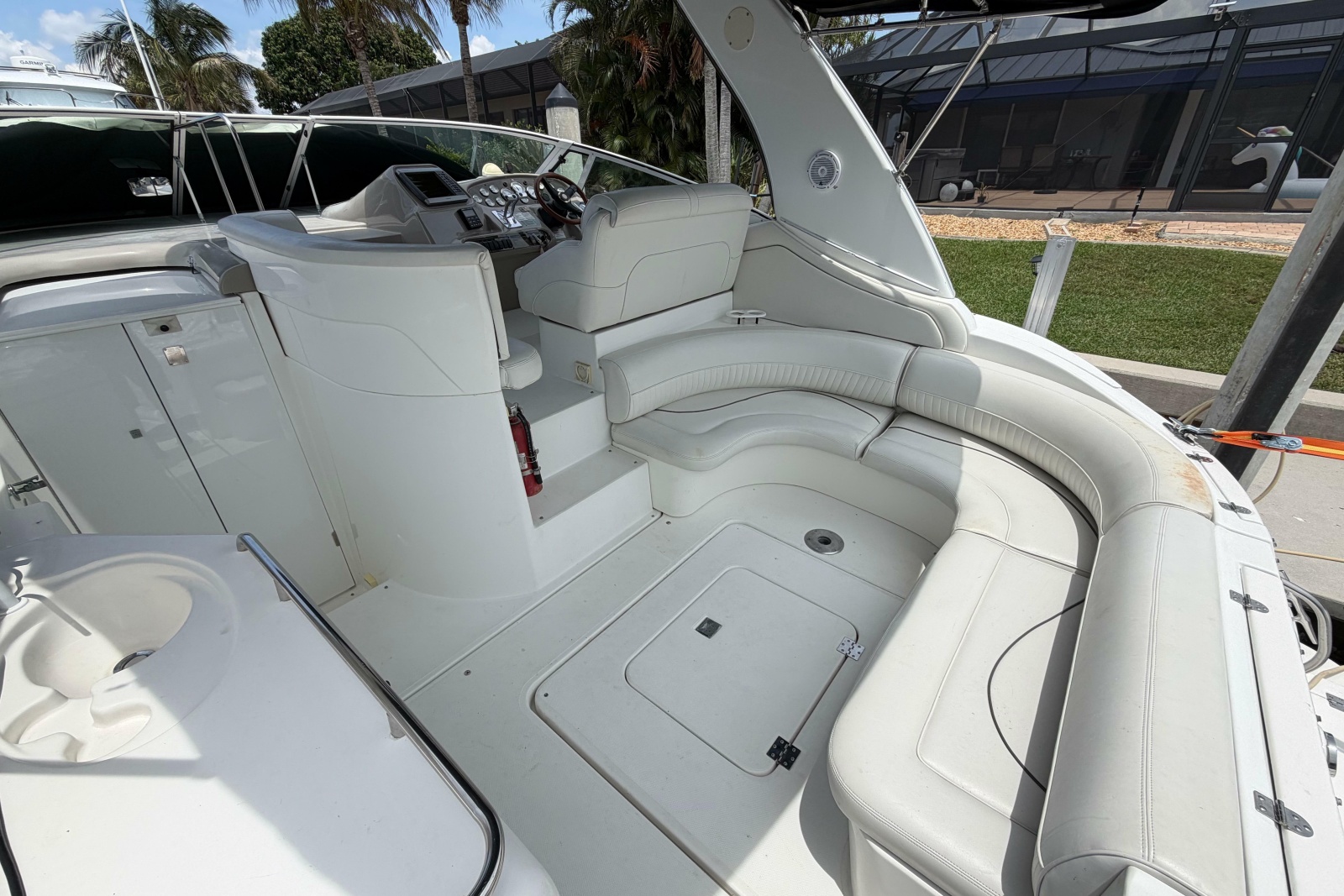 2001 Cruisers Yachts 3672 Express