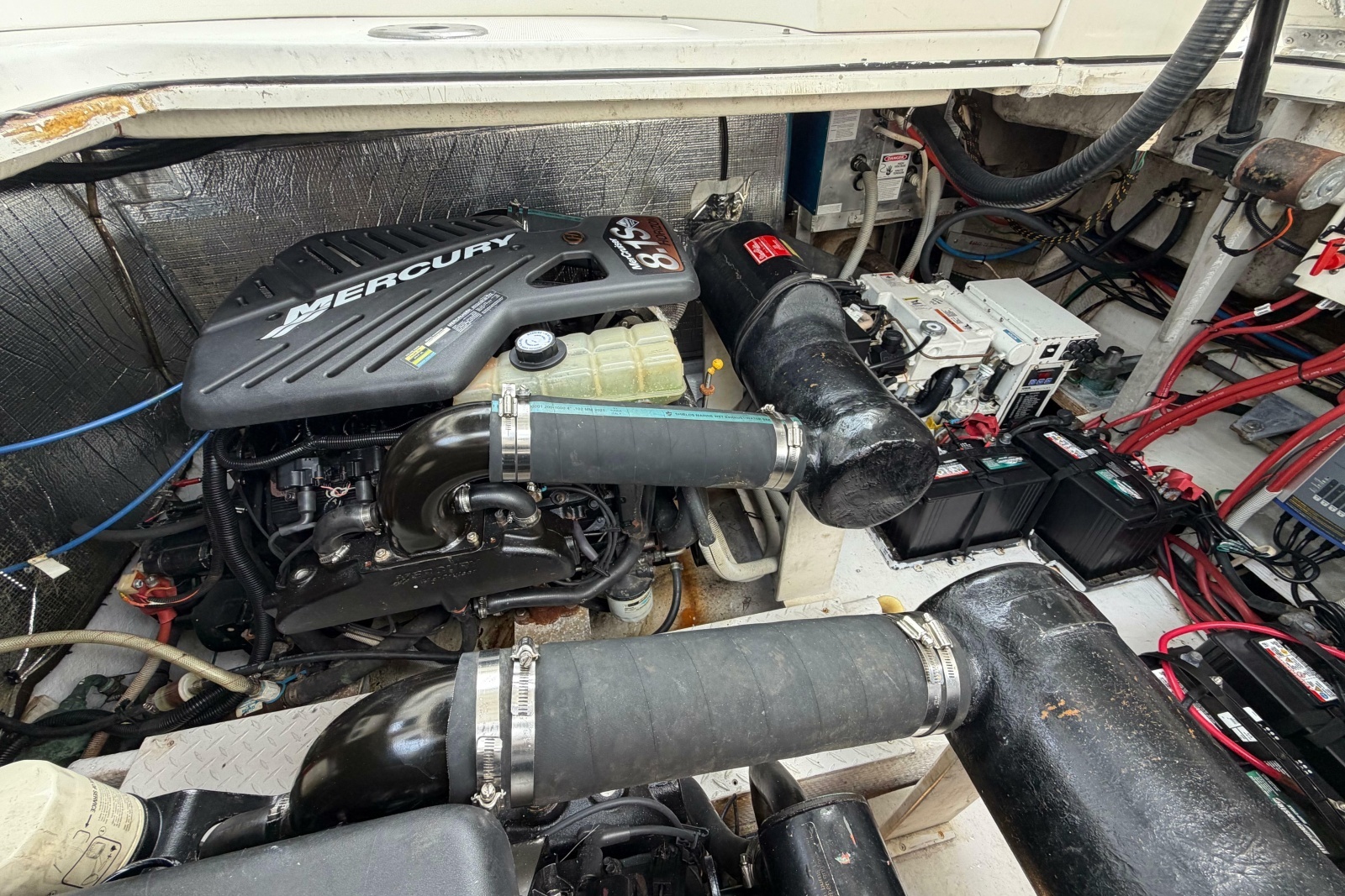 2001 Cruisers Yachts 3672 Express