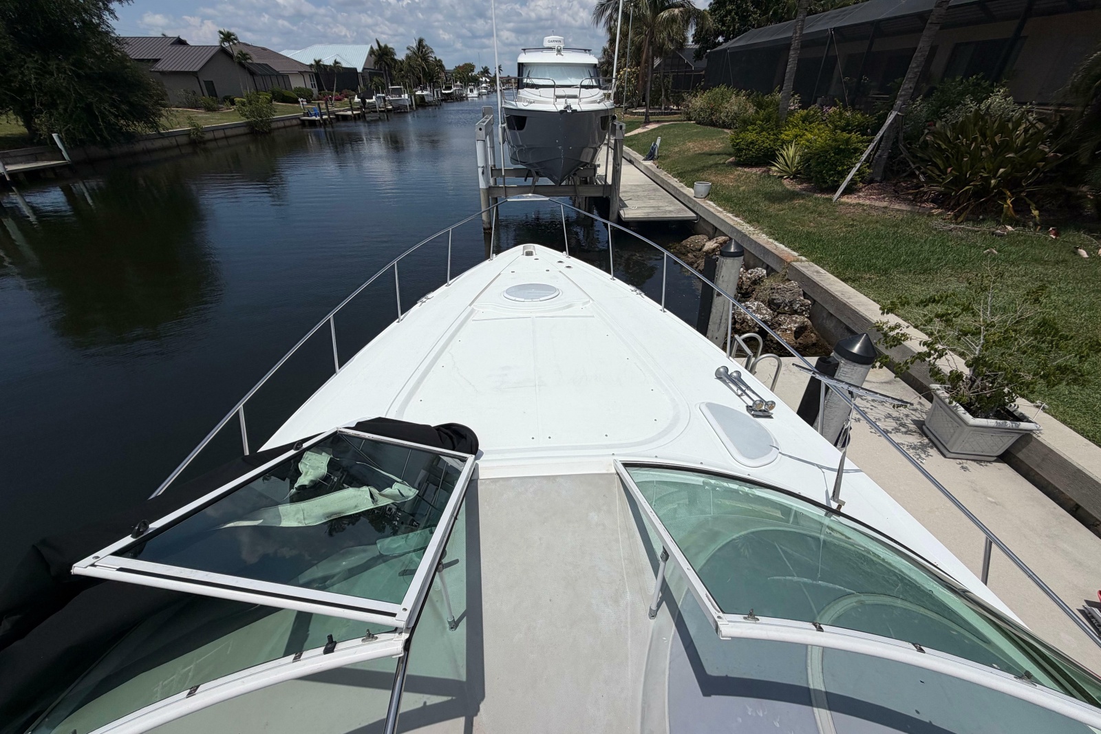 2001 Cruisers Yachts 3672 Express