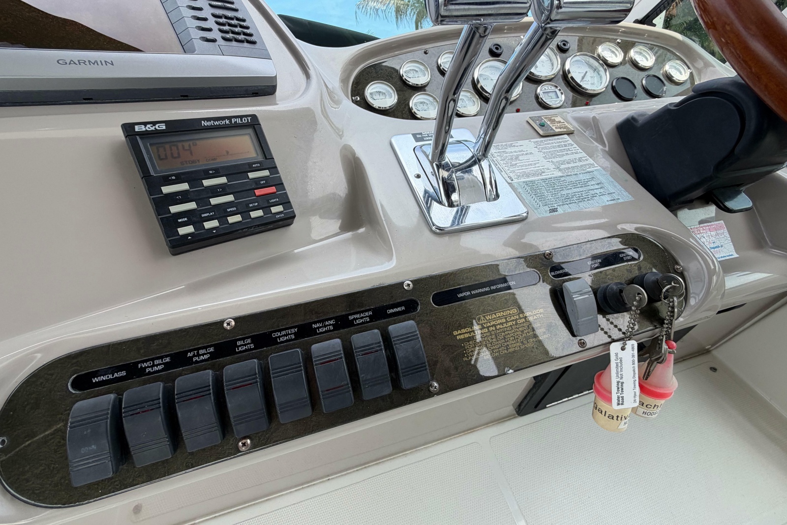 2001 Cruisers Yachts 3672 Express