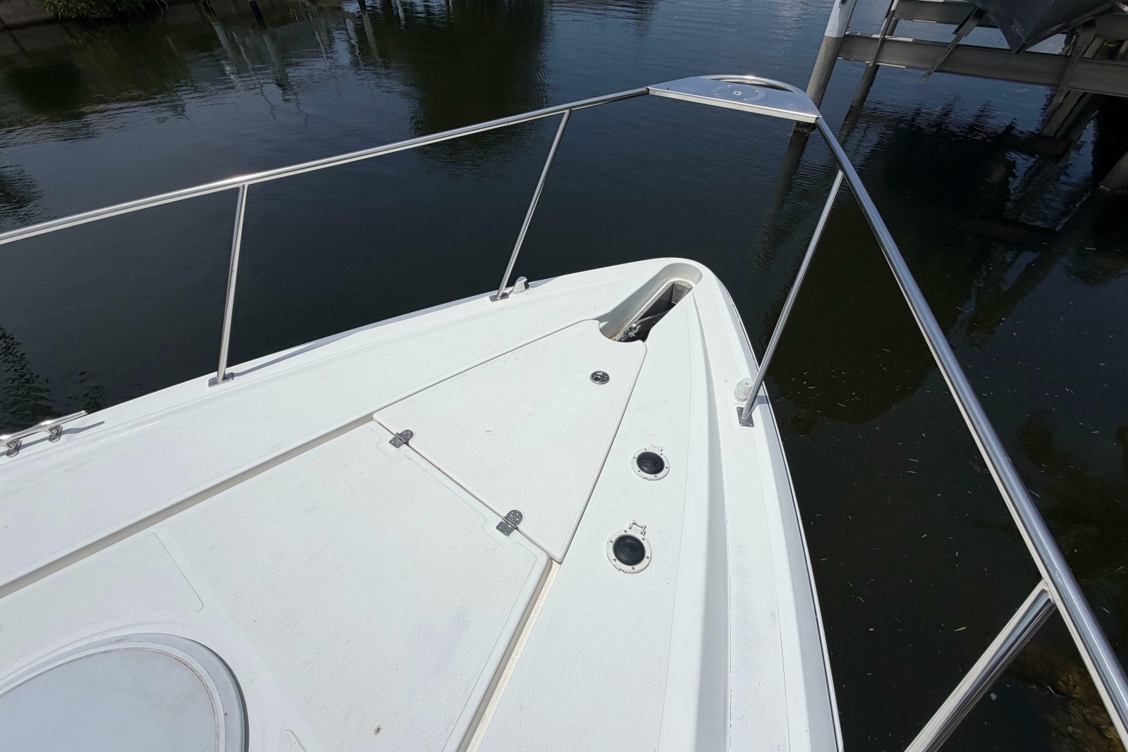 2001 Cruisers Yachts 3672 Express