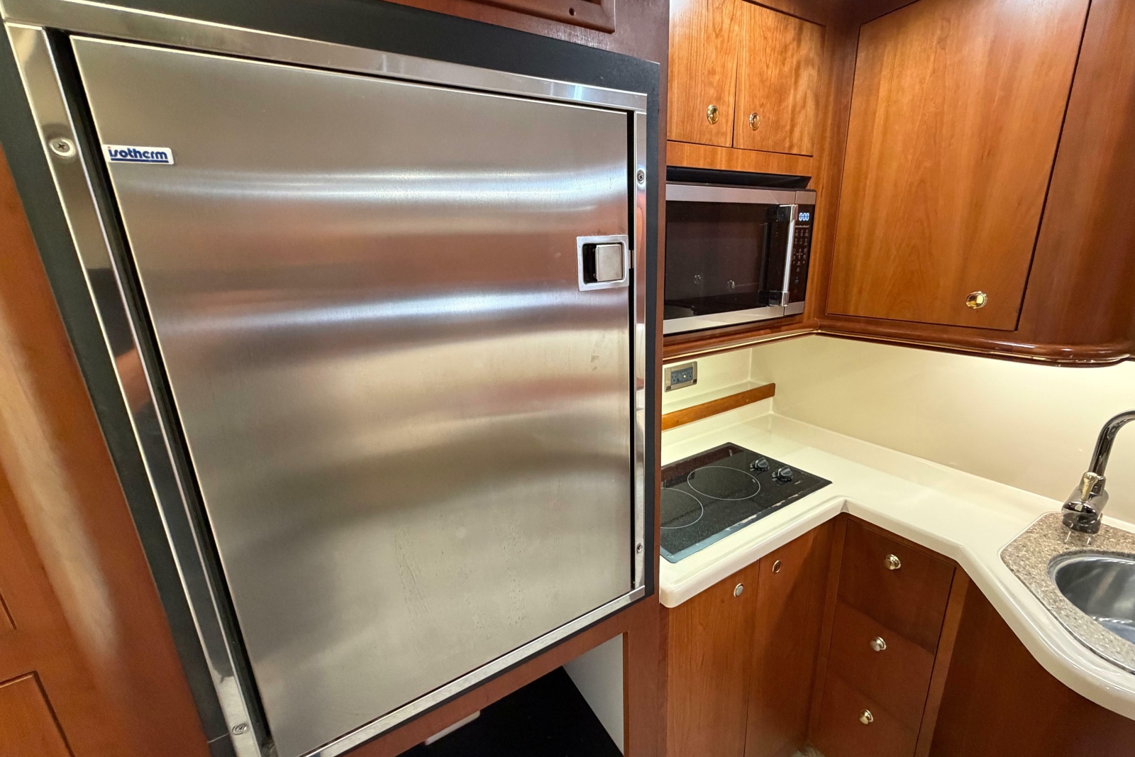 2001 Cruisers Yachts 3672 Express