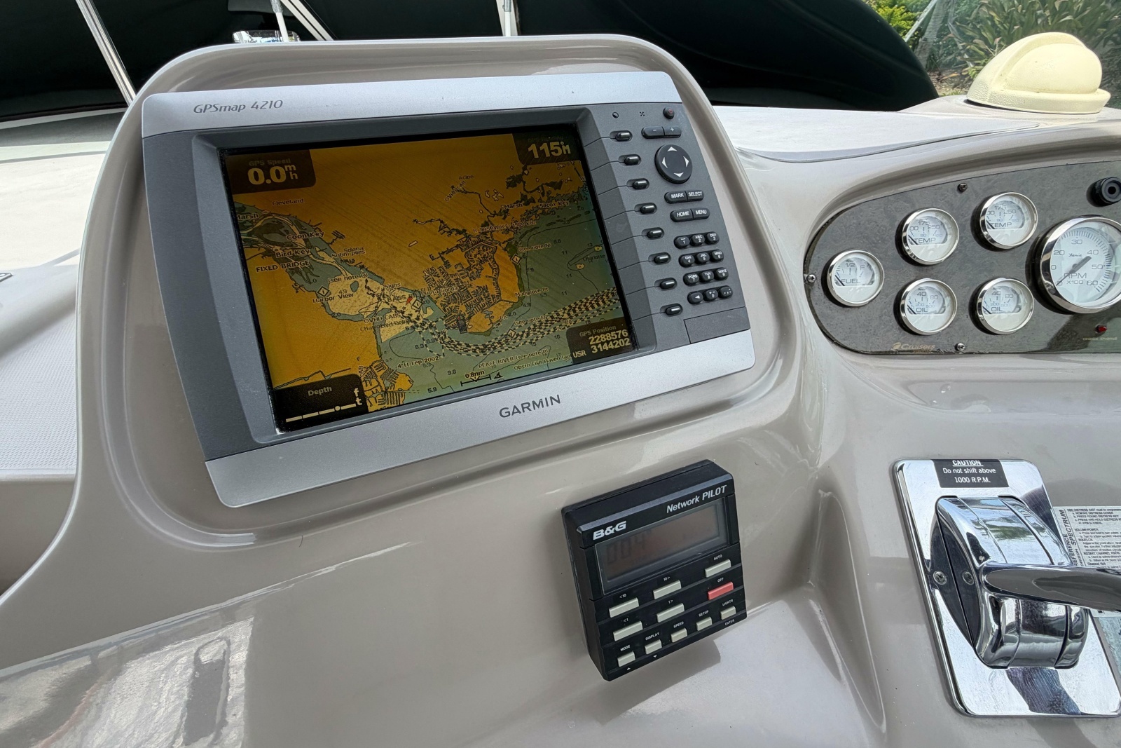 2001 Cruisers Yachts 3672 Express