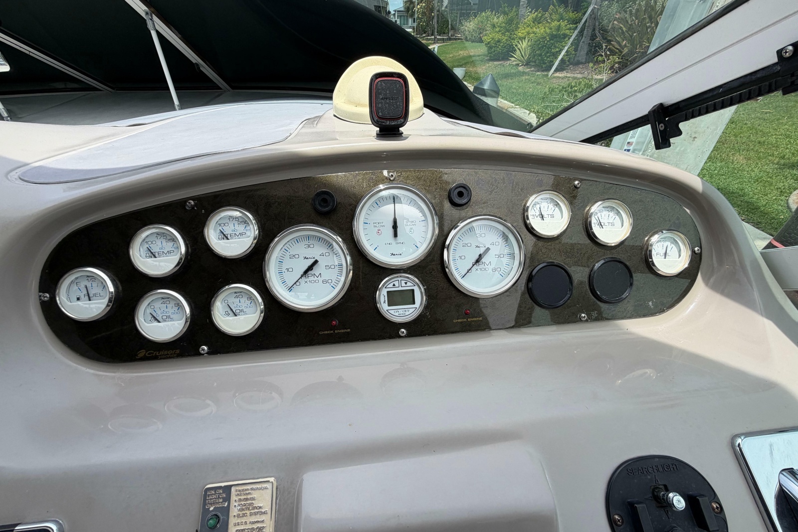 2001 Cruisers Yachts 3672 Express