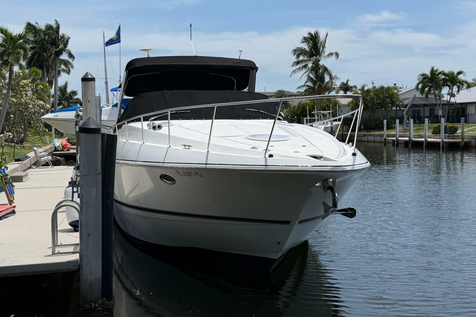 2001 Cruisers Yachts 3672 Express