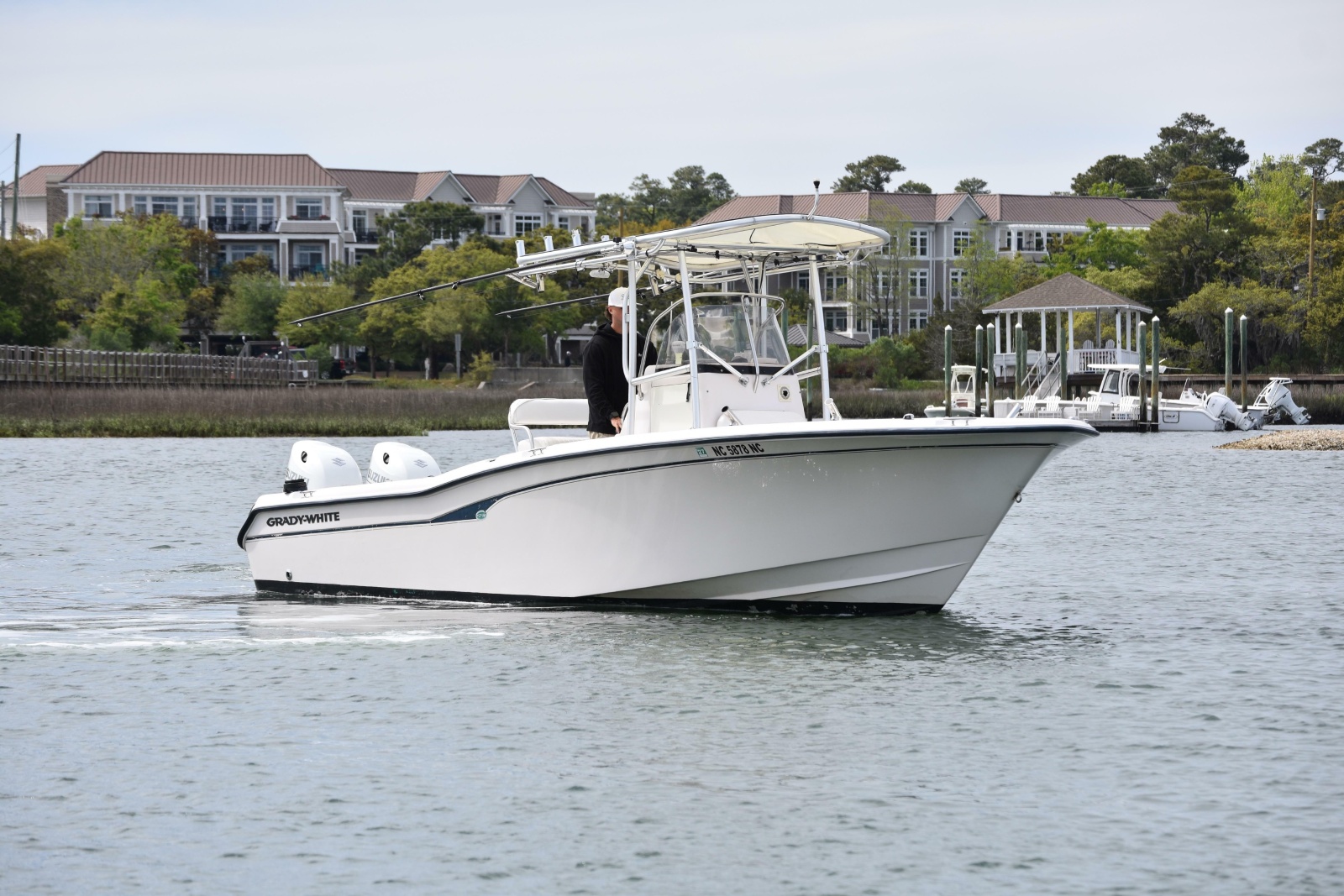 2001 Grady-White Advance 247