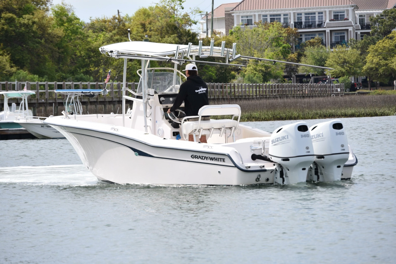 2001 Grady-White Advance 247