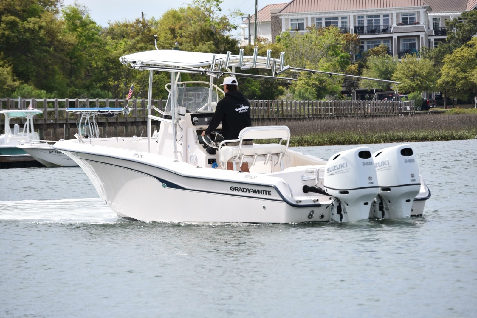 2001 Grady-White Advance 247