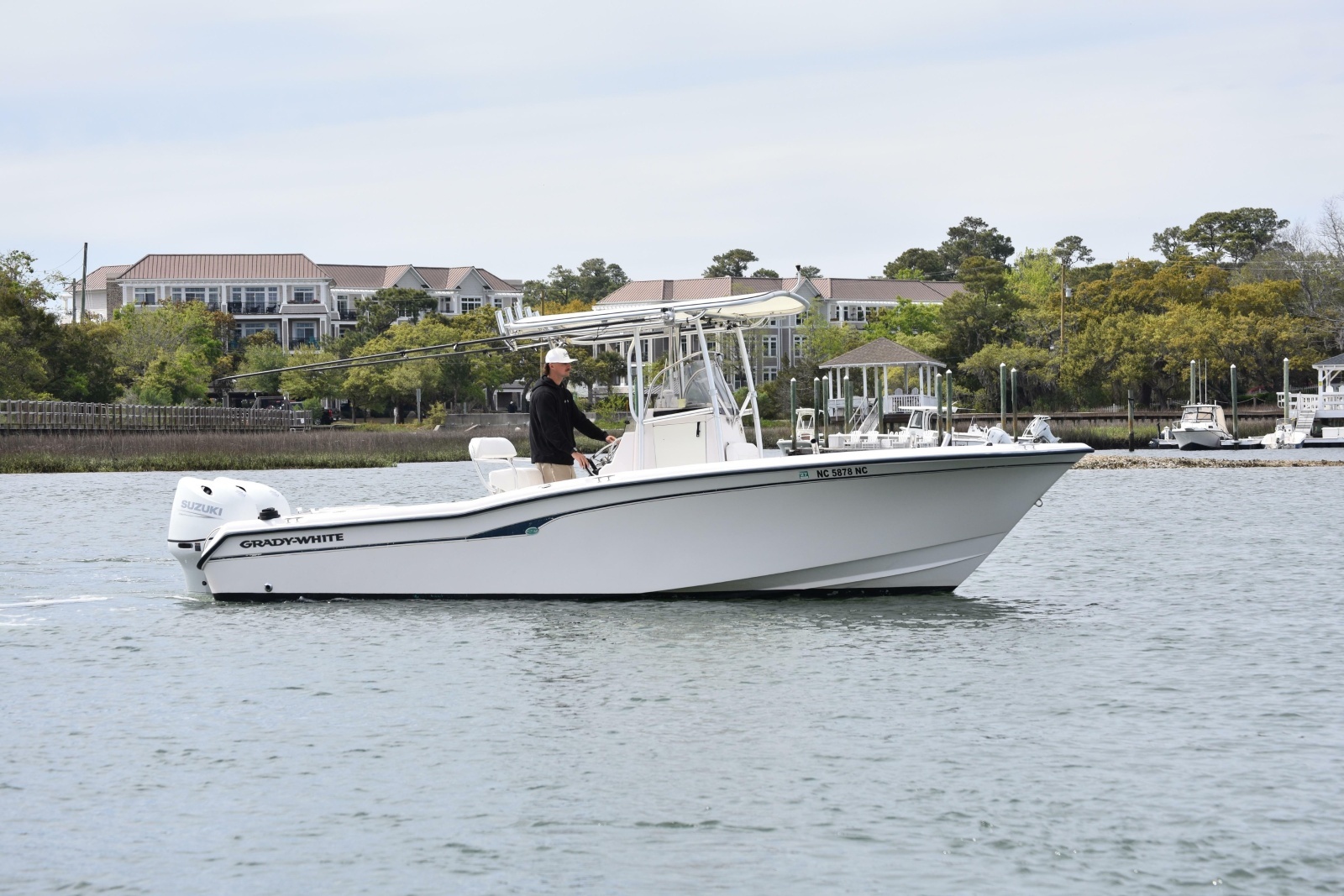 2001 Grady-White Advance 247