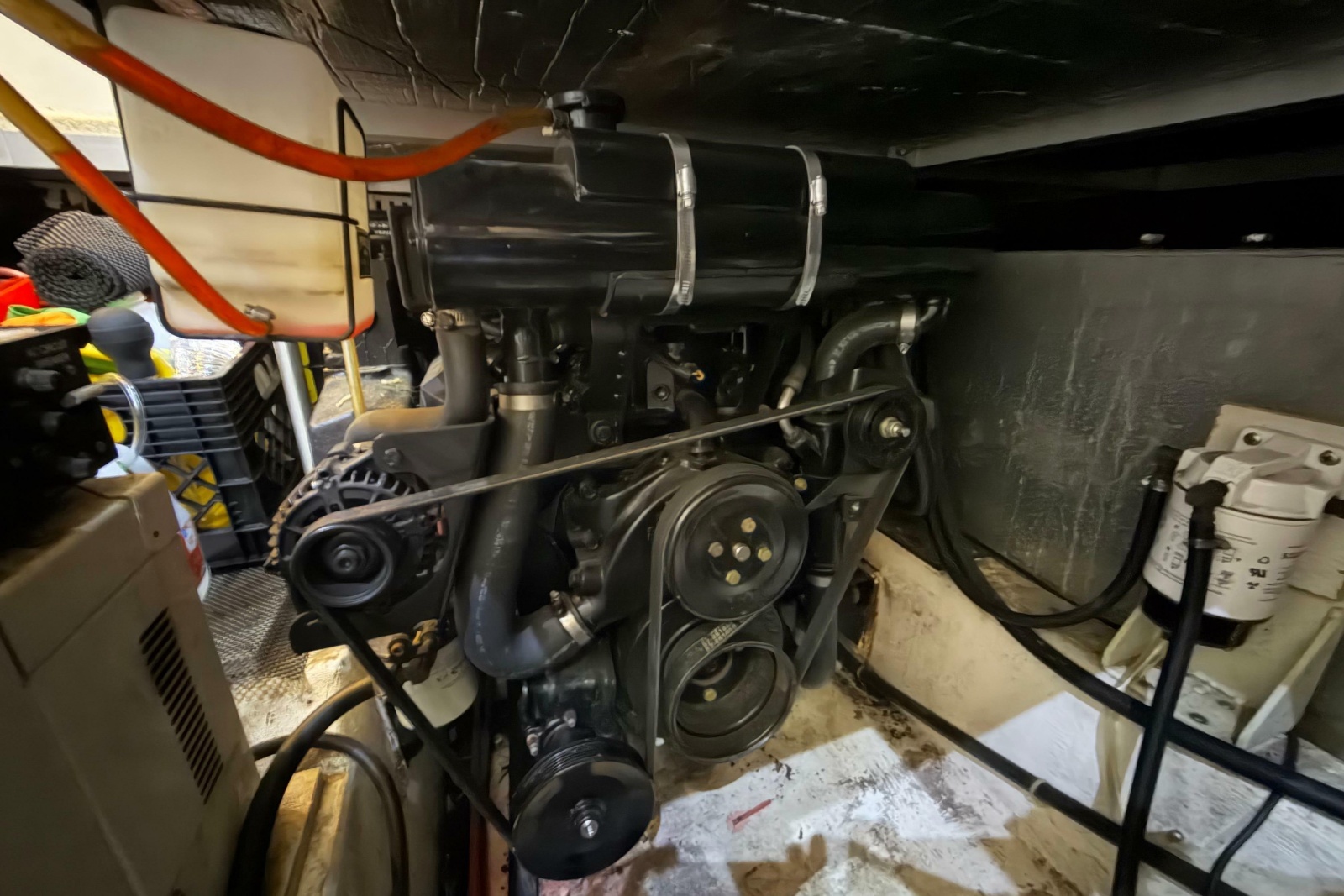 2000 Carver 356 Aft Cabin Motor Yacht