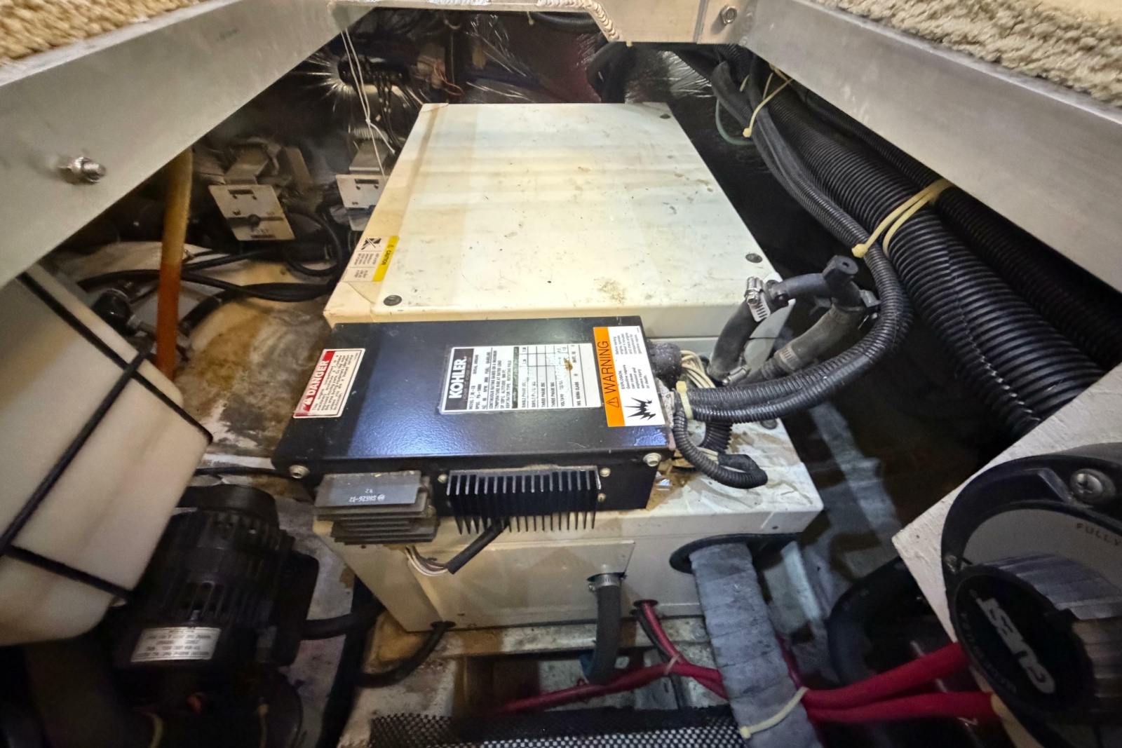 2000 Carver 356 Aft Cabin Motor Yacht