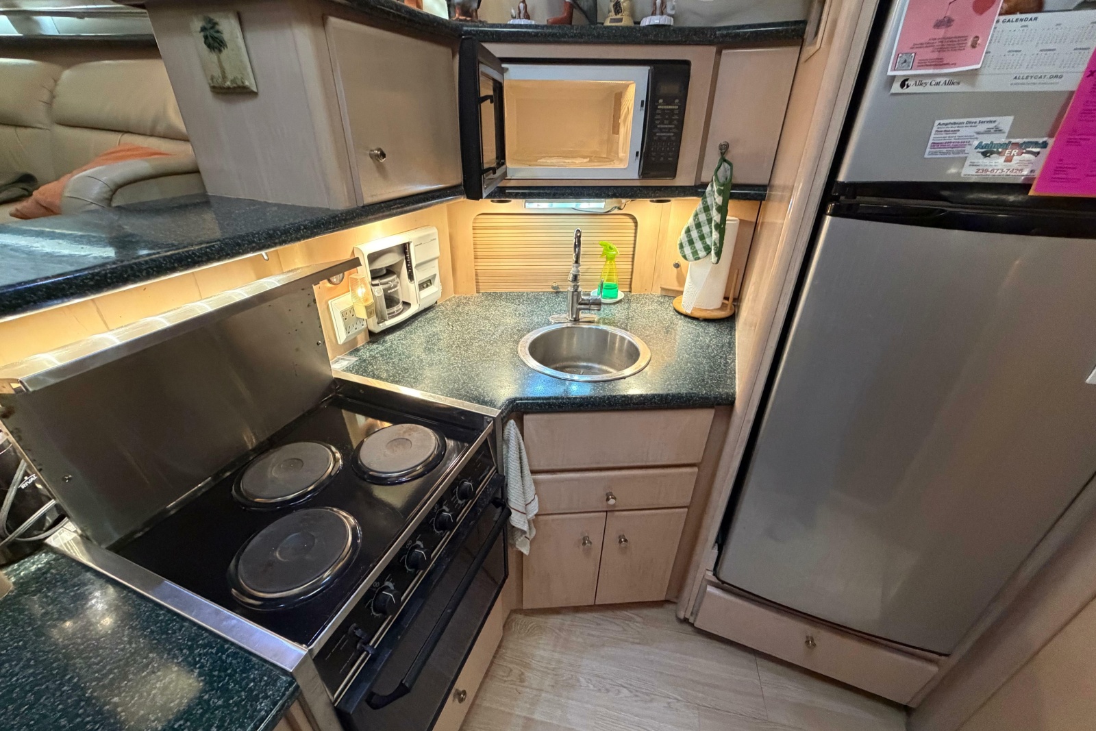 2000 Carver 356 Aft Cabin Motor Yacht