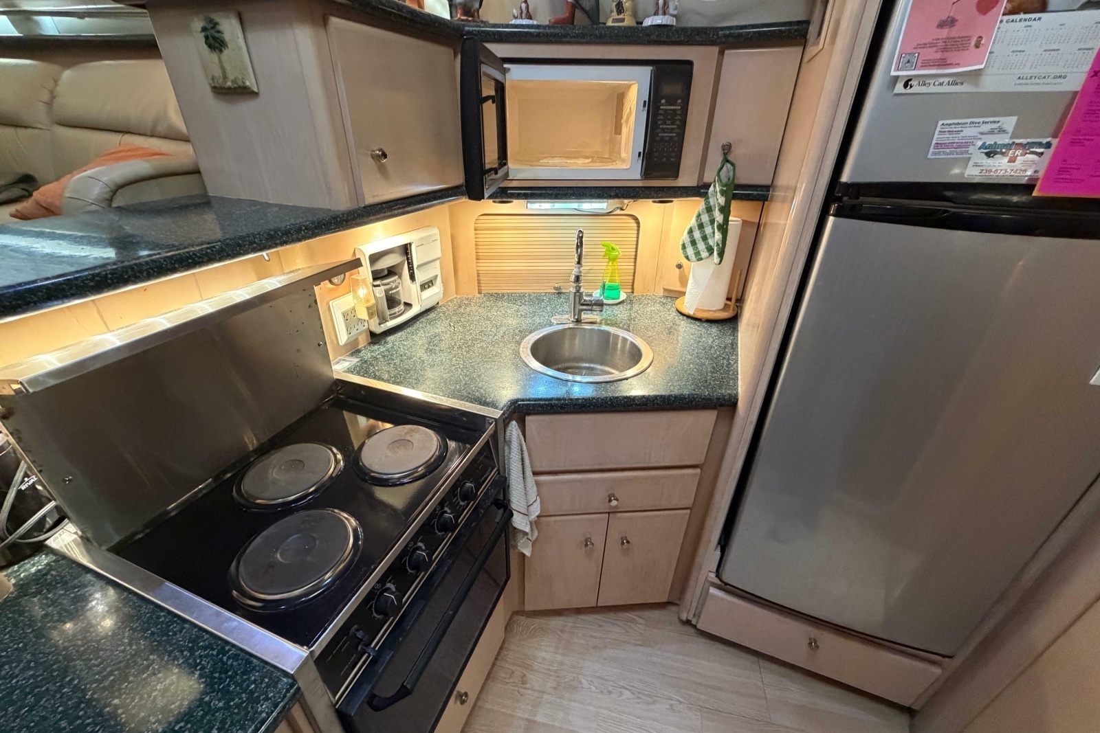 2000 Carver 356 Aft Cabin Motor Yacht