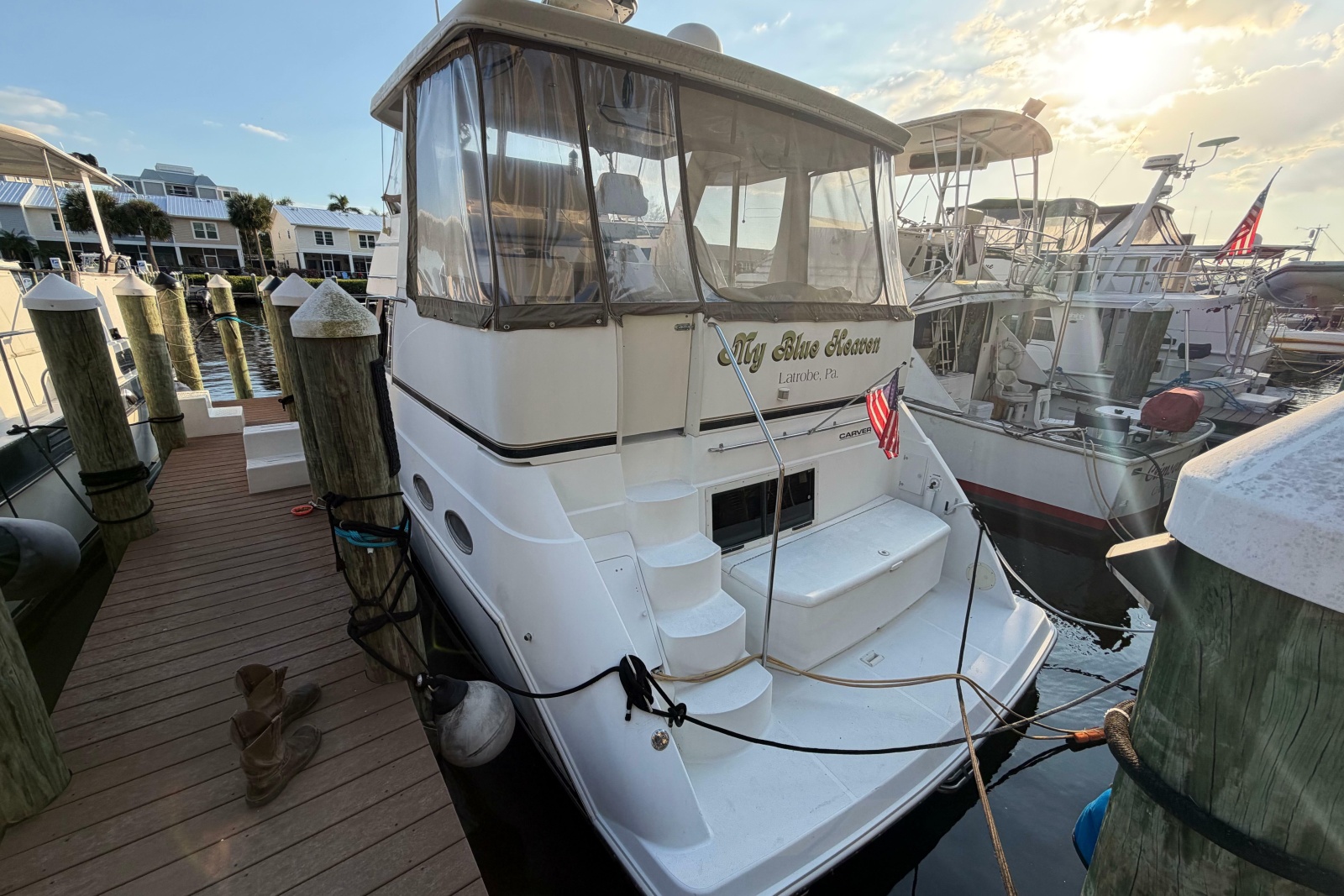2000 Carver 356 Aft Cabin Motor Yacht