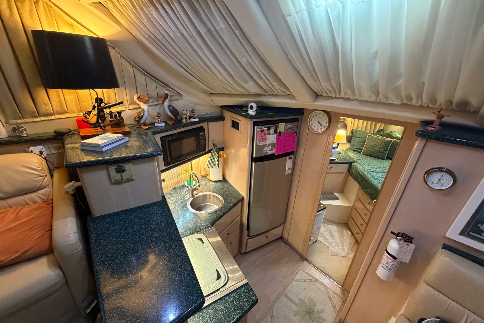 2000 Carver 356 Aft Cabin Motor Yacht