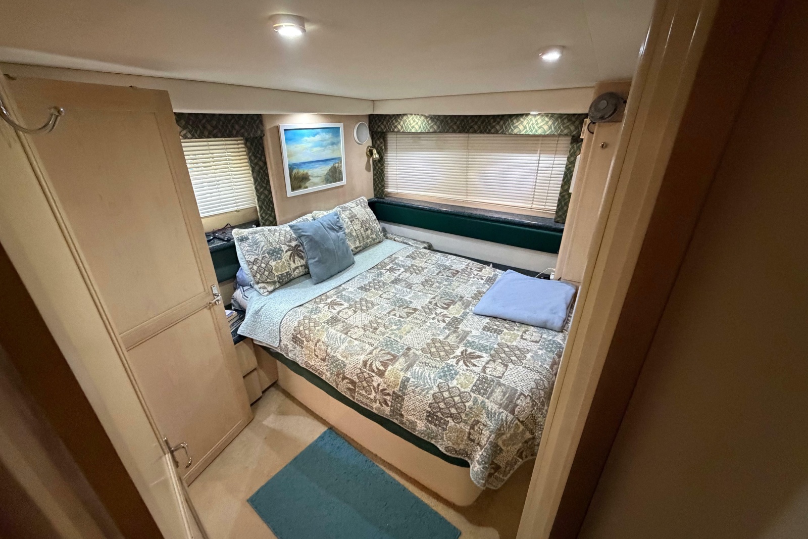 2000 Carver 356 Aft Cabin Motor Yacht