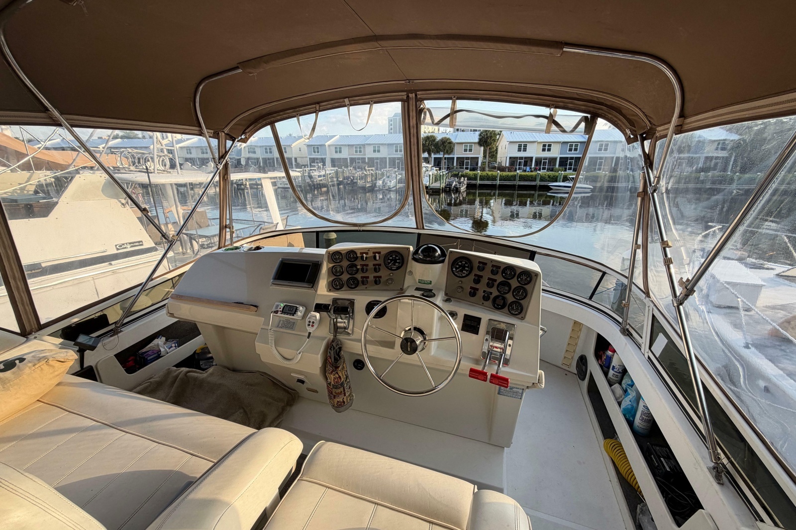 2000 Carver 356 Aft Cabin Motor Yacht