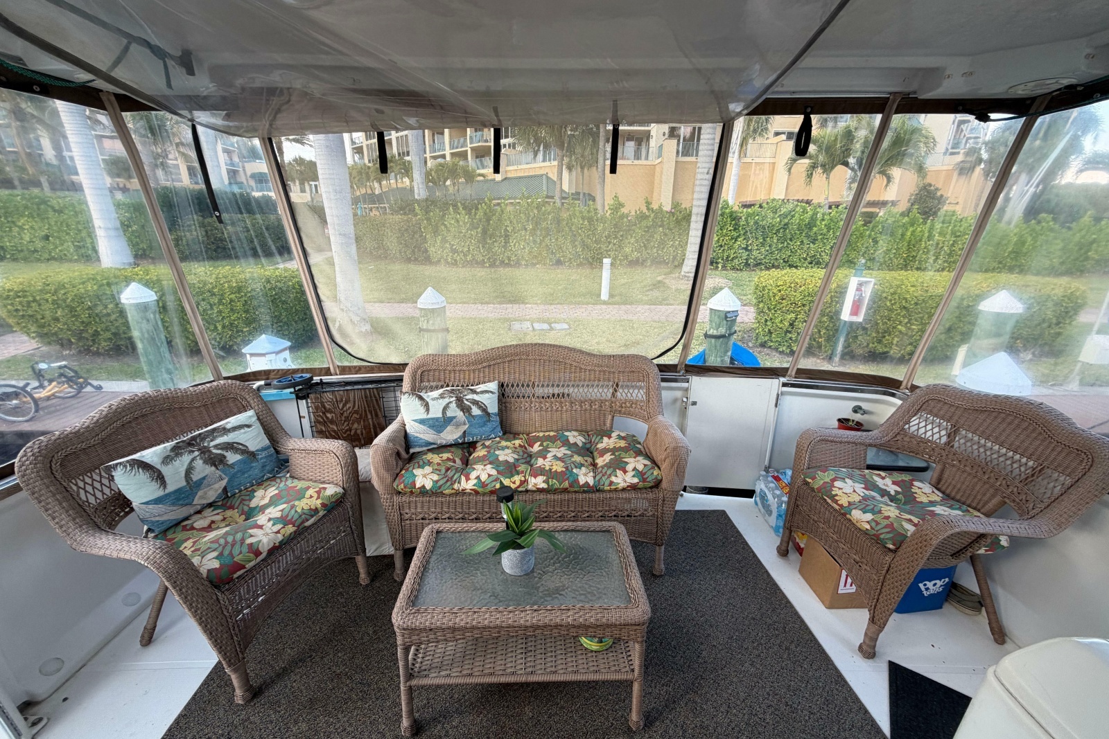 2000 Carver 356 Aft Cabin Motor Yacht