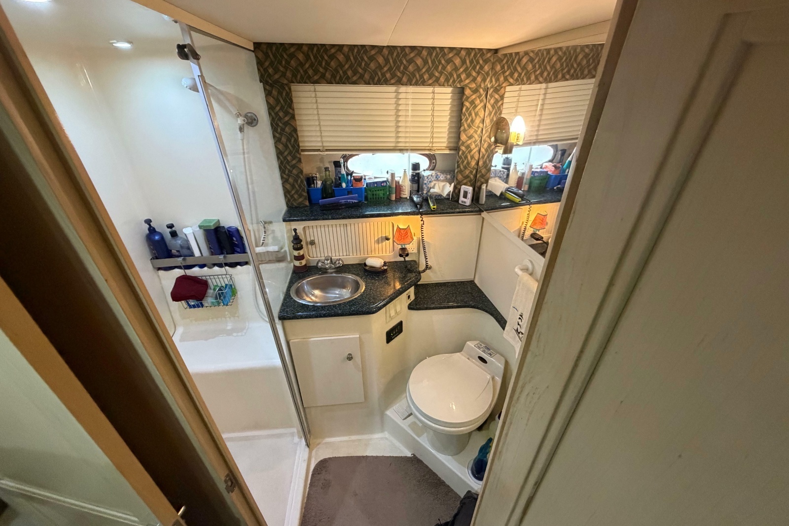 2000 Carver 356 Aft Cabin Motor Yacht