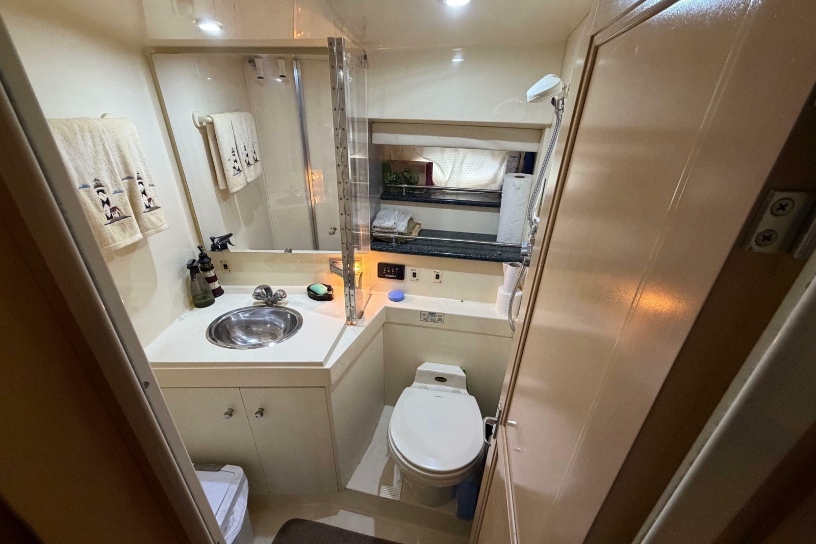 2000 Carver 356 Aft Cabin Motor Yacht