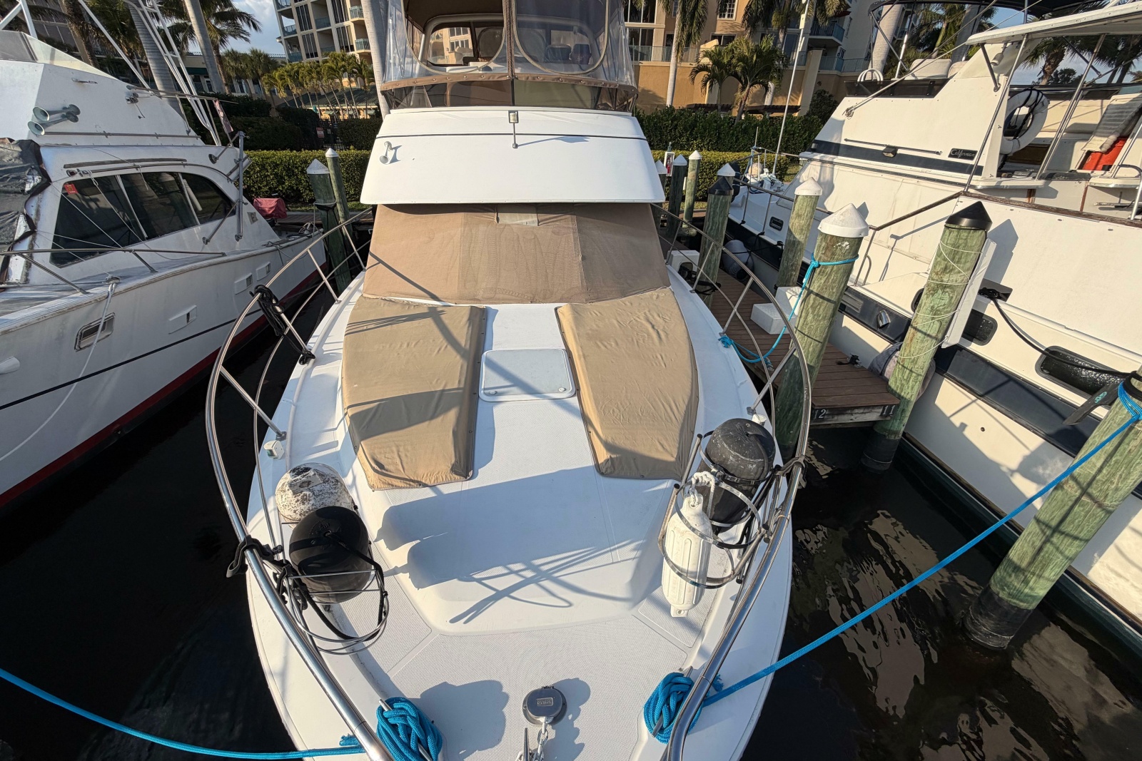 2000 Carver 356 Aft Cabin Motor Yacht