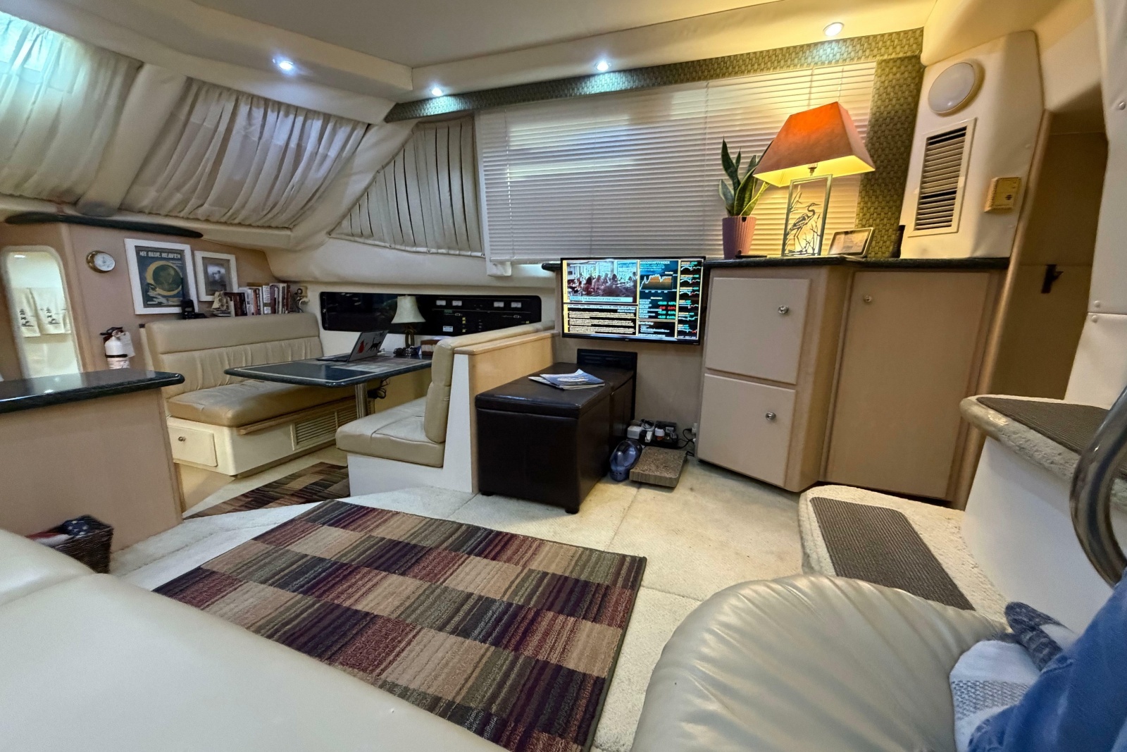 2000 Carver 356 Aft Cabin Motor Yacht