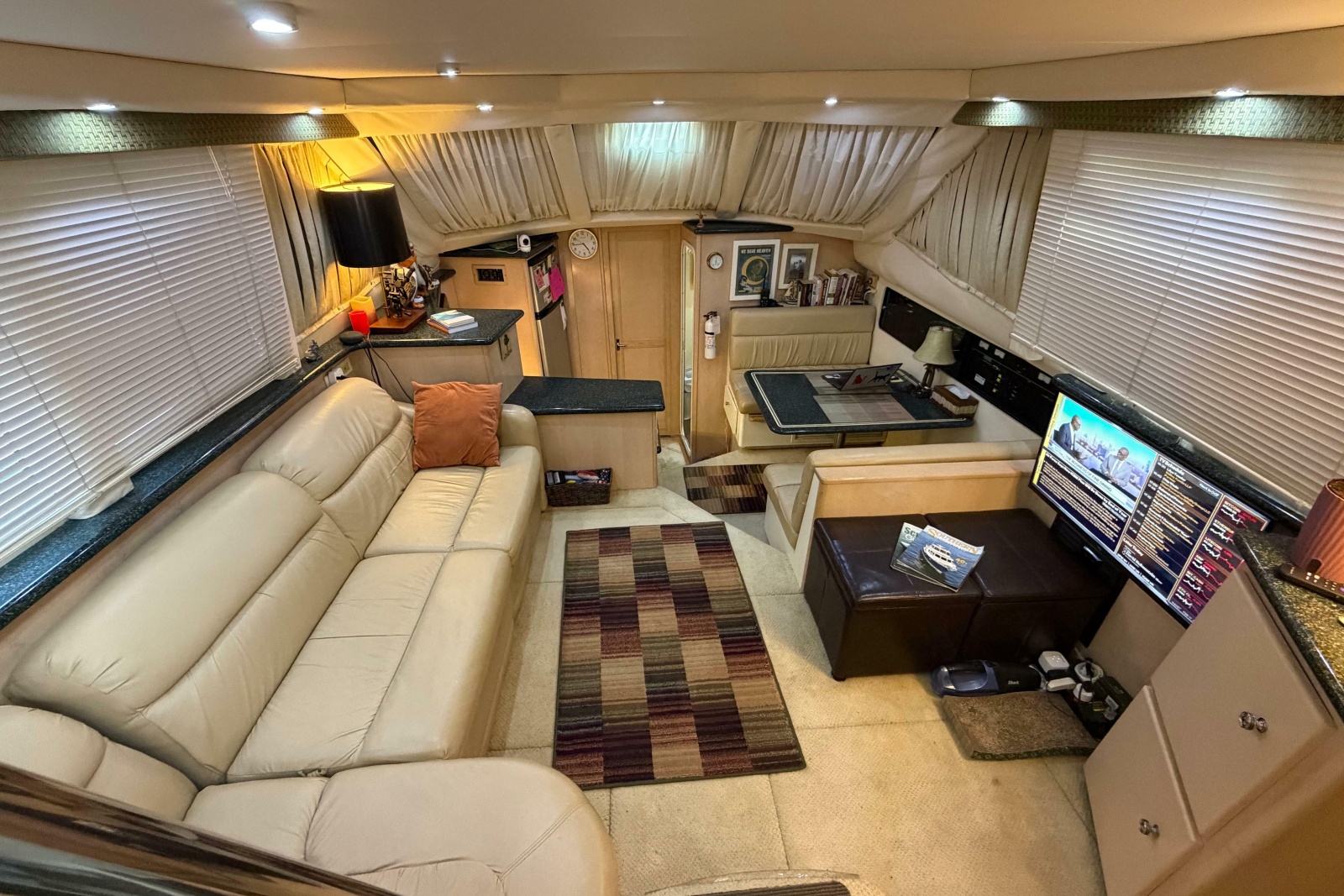 2000 Carver 356 Aft Cabin Motor Yacht