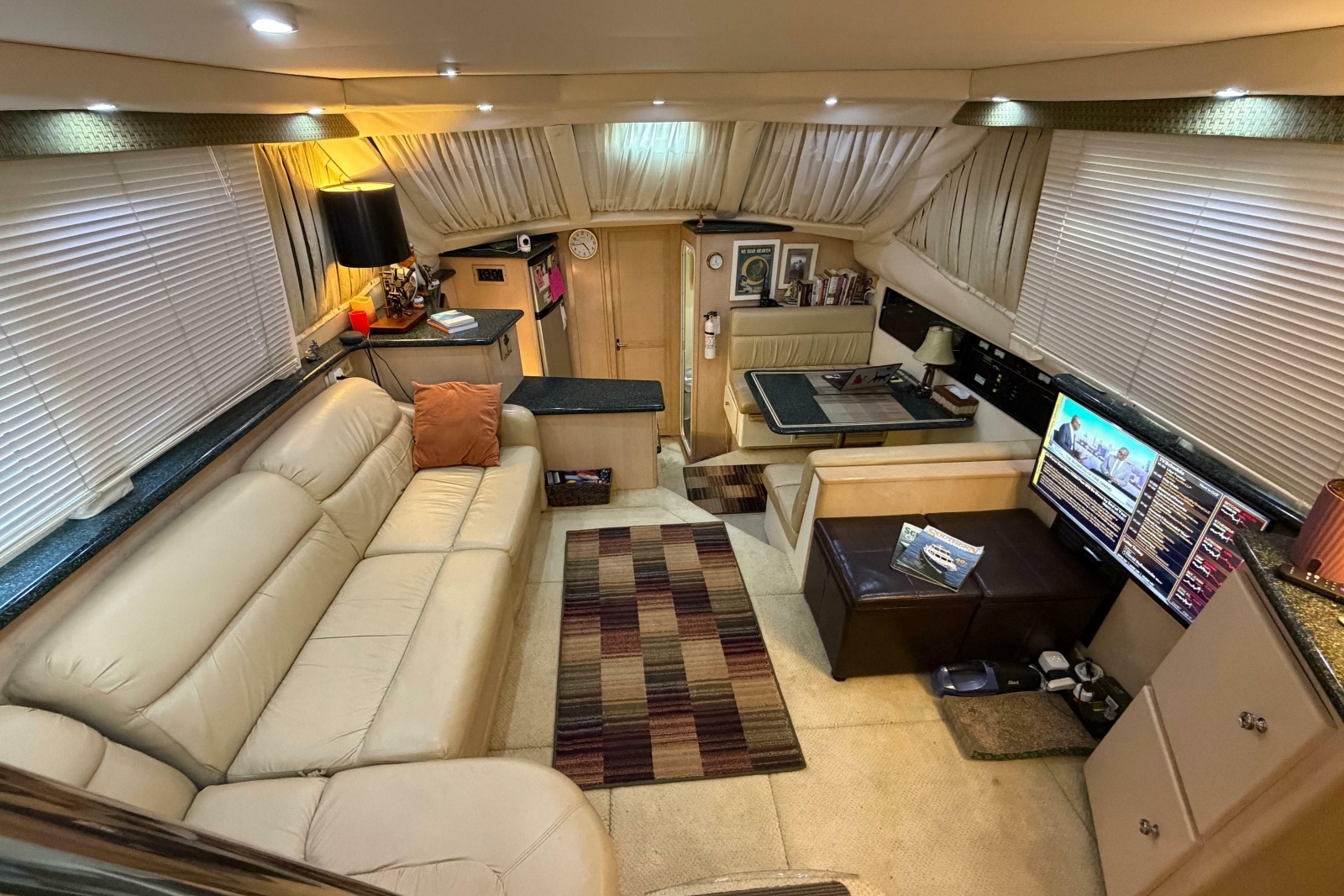 2000 Carver 356 Aft Cabin Motor Yacht
