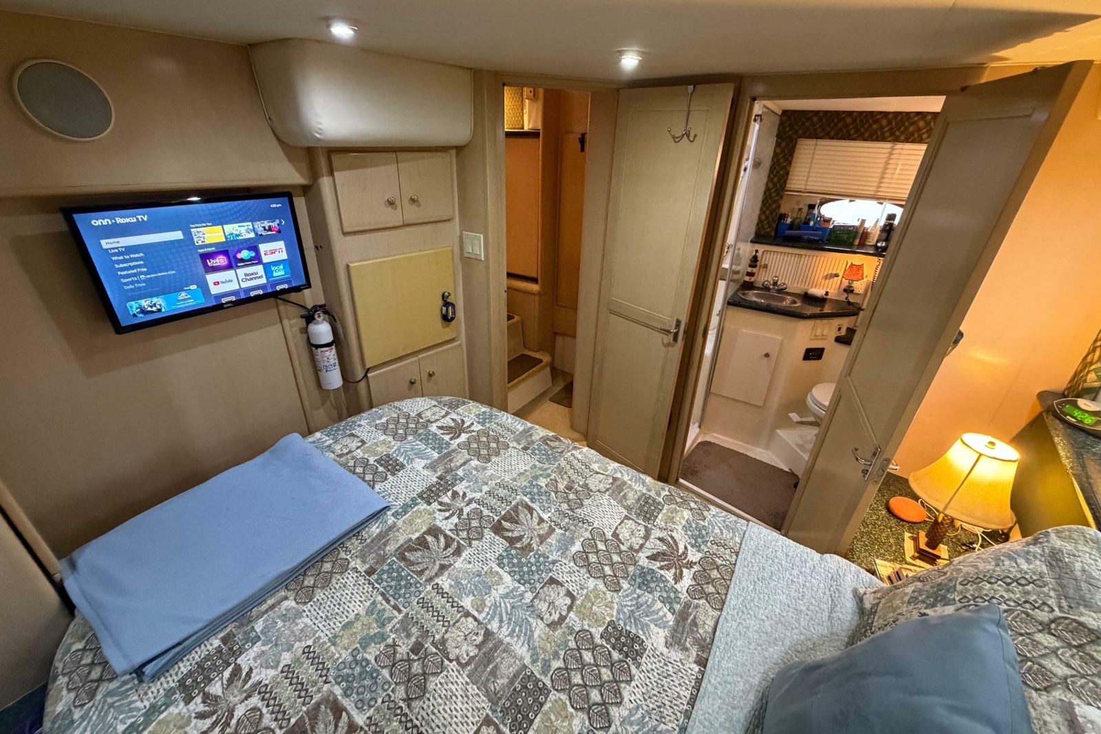 2000 Carver 356 Aft Cabin Motor Yacht