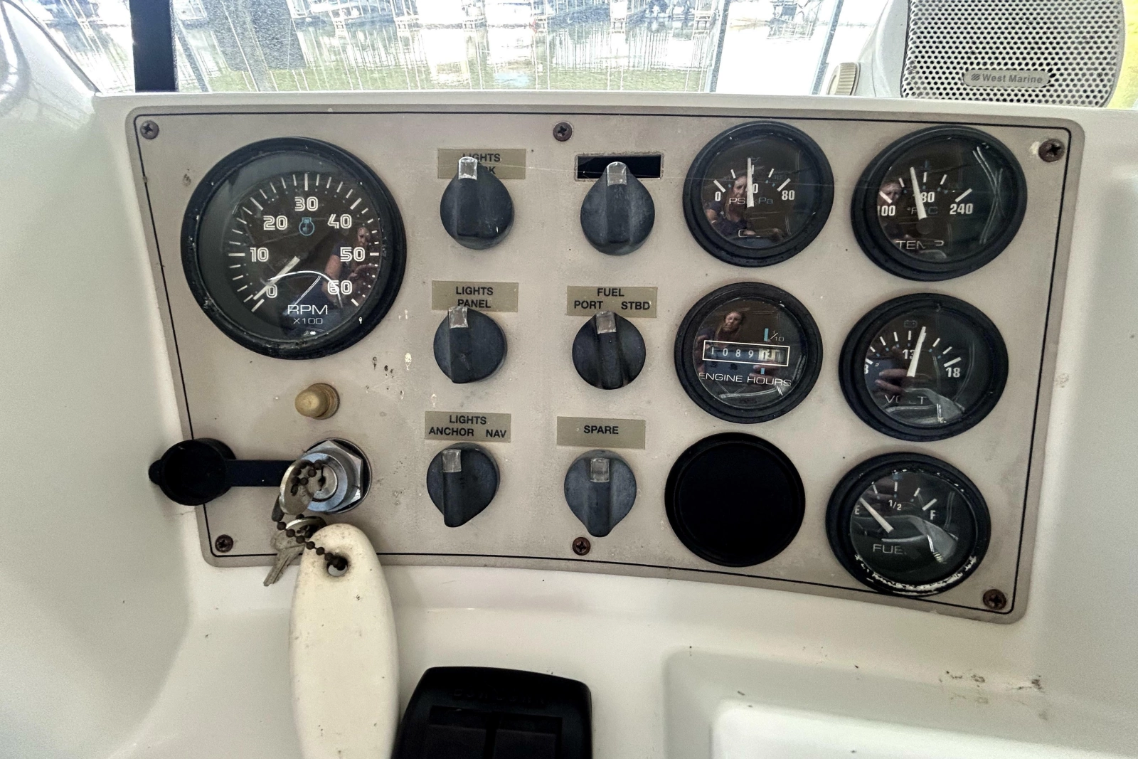 1999 Carver 326 Aft Cabin Motor Yacht