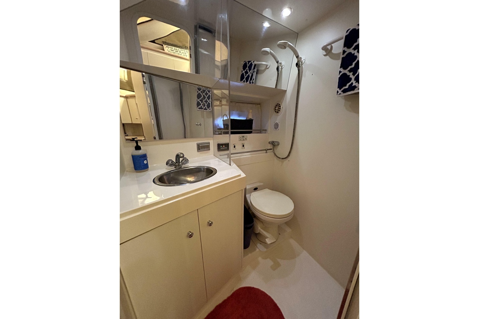 1999 Carver 326 Aft Cabin Motor Yacht