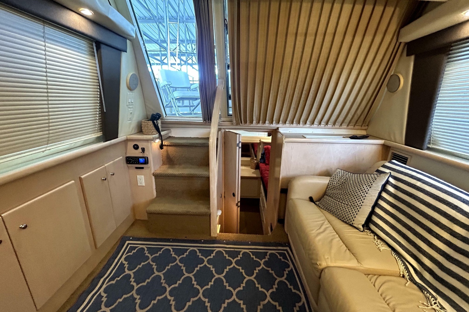 1999 Carver 326 Aft Cabin Motor Yacht