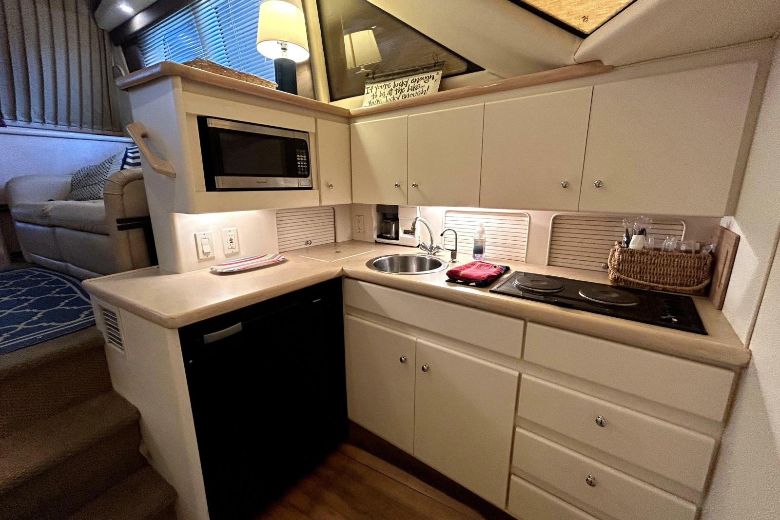 1999 Carver 326 Aft Cabin Motor Yacht
