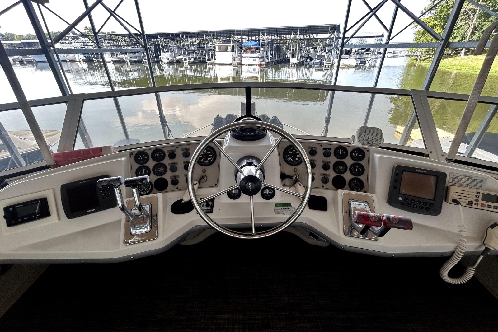 1999 Carver 326 Aft Cabin Motor Yacht
