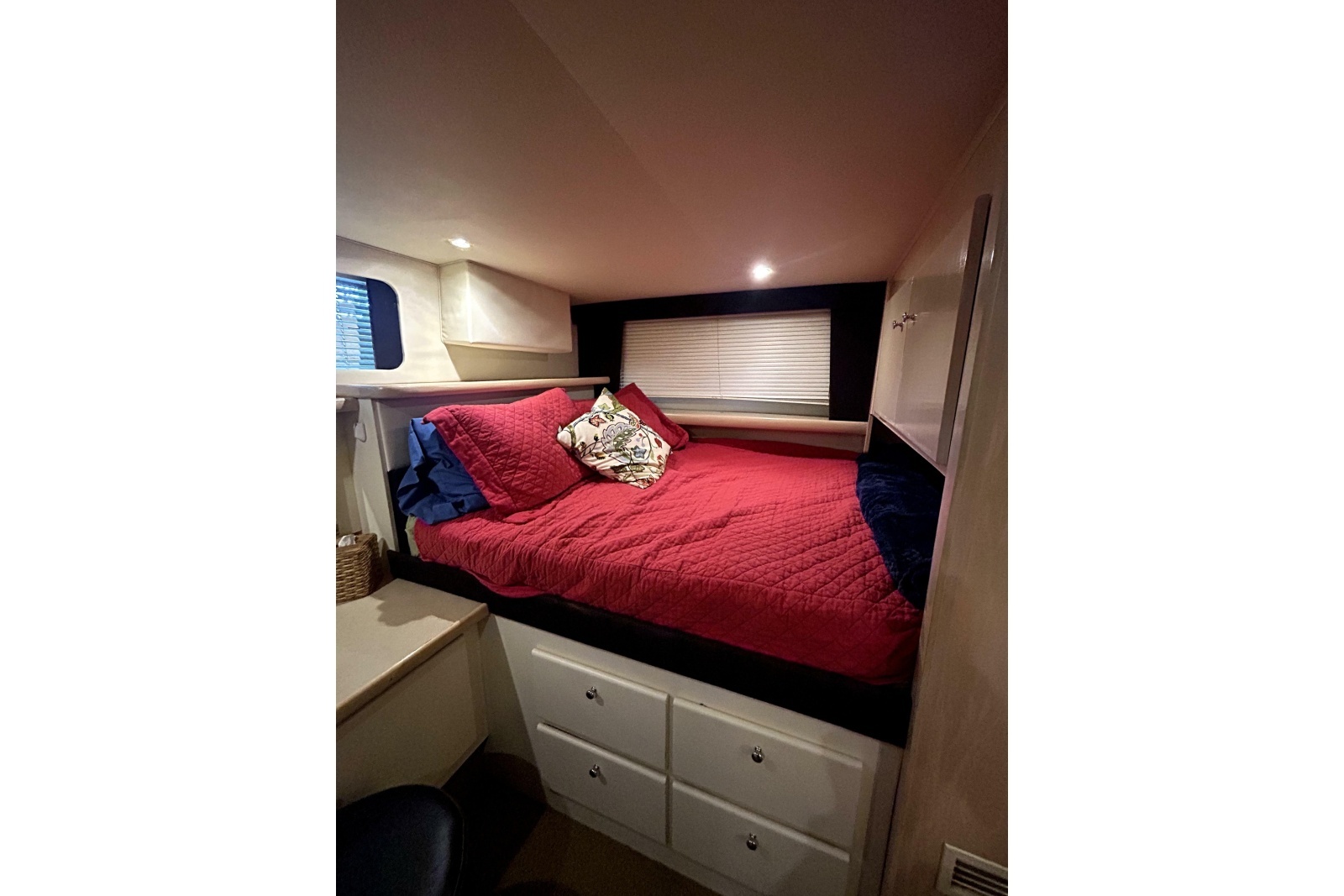 1999 Carver 326 Aft Cabin Motor Yacht