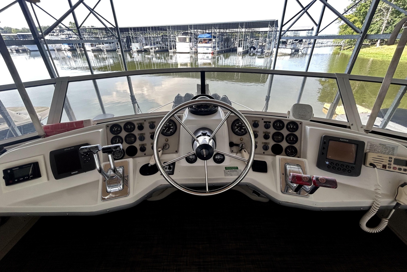 1999 Carver 326 Aft Cabin Motor Yacht