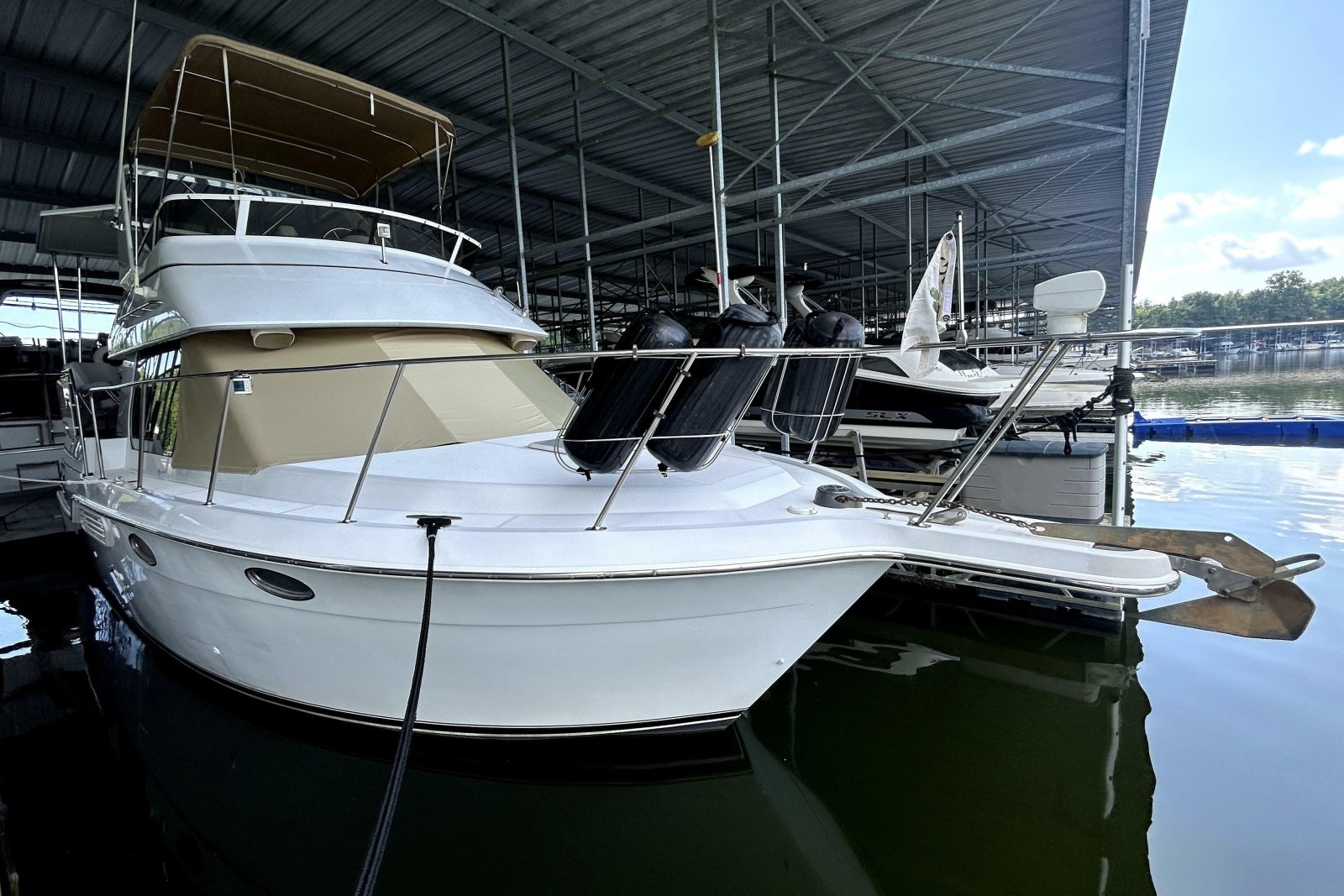1999 Carver 326 Aft Cabin Motor Yacht