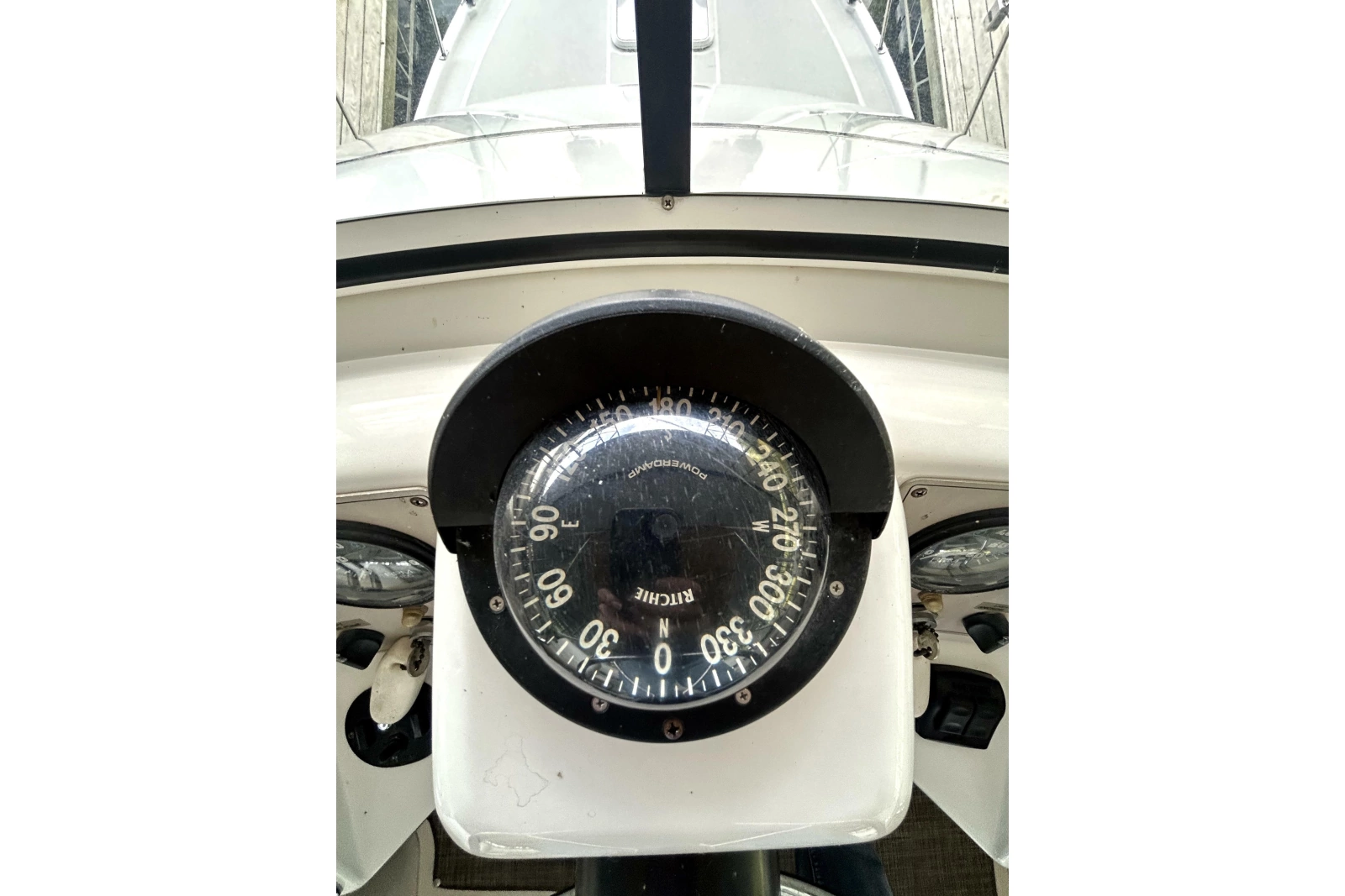 1999 Carver 326 Aft Cabin Motor Yacht