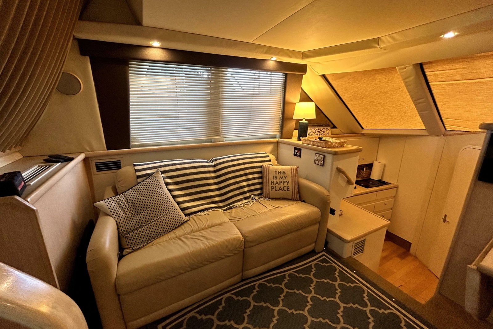 1999 Carver 326 Aft Cabin Motor Yacht