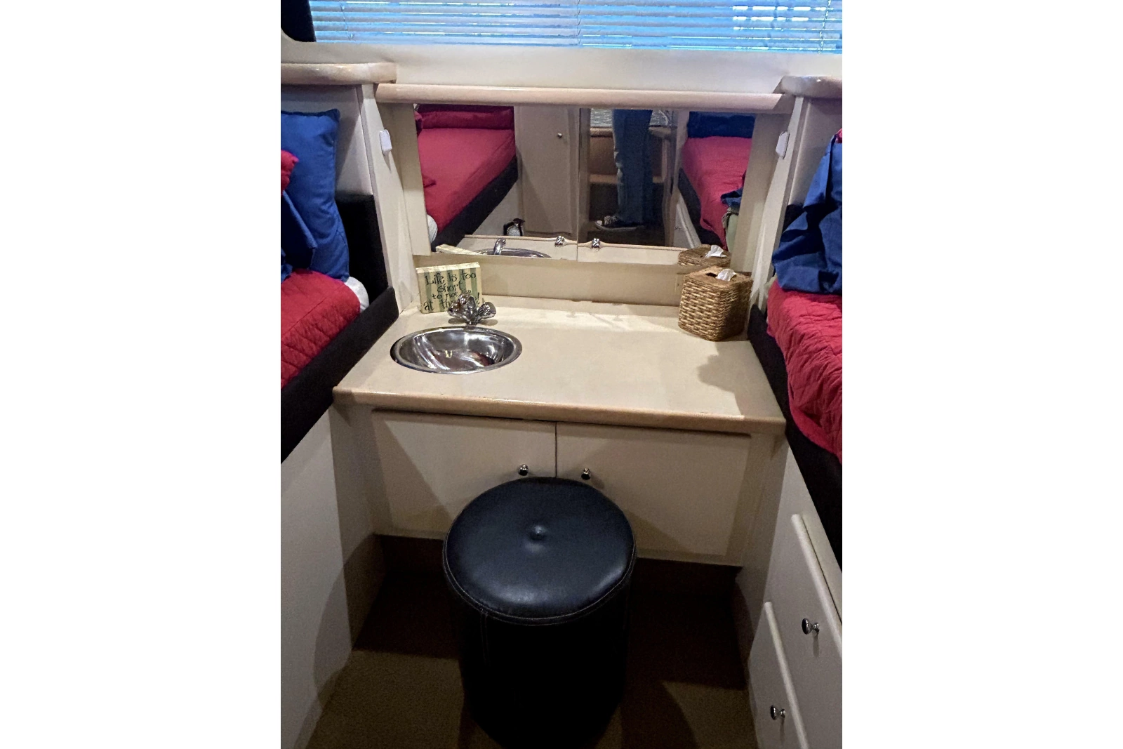 1999 Carver 326 Aft Cabin Motor Yacht