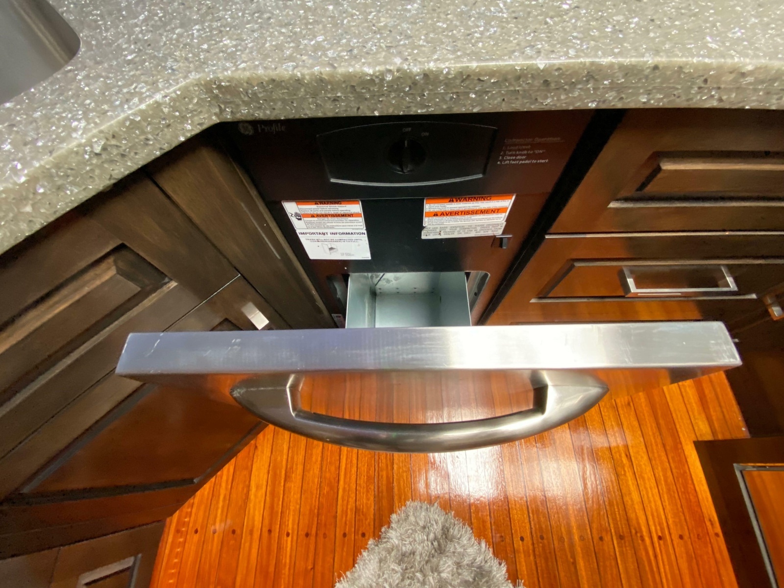 1995 Mares 58 Power Cat
