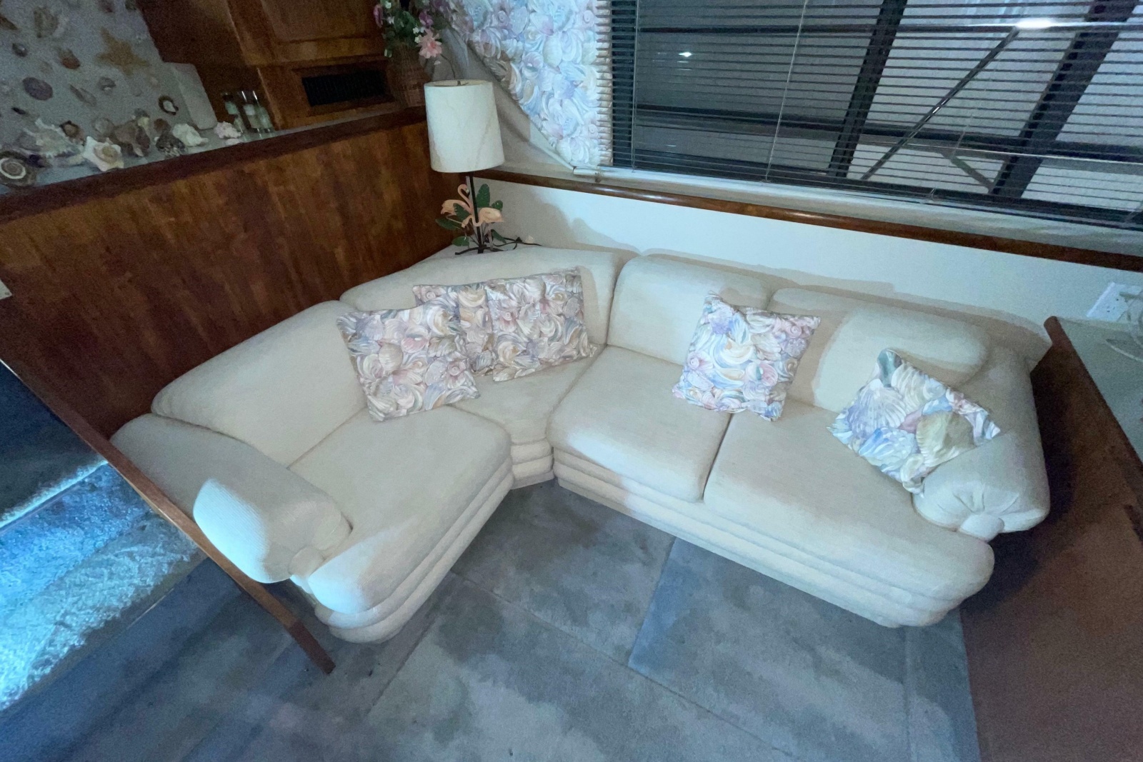 1994 Carver 370 Aft Cabin Motor Yacht