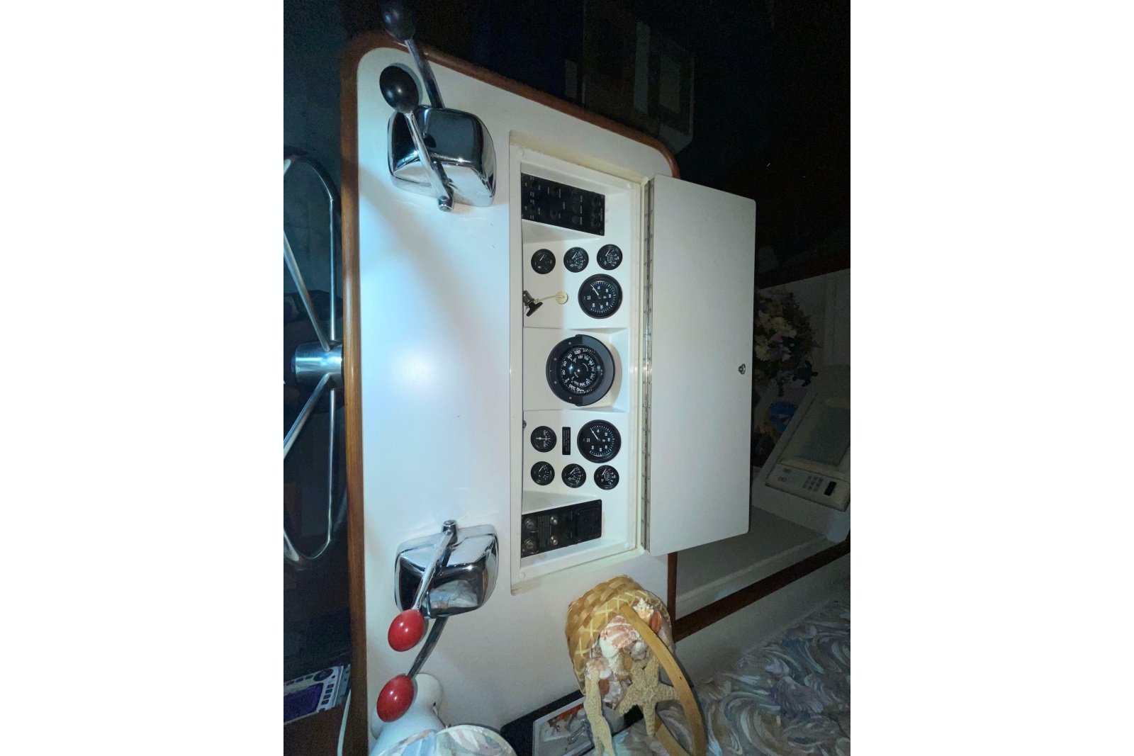 1994 Carver 370 Aft Cabin Motor Yacht