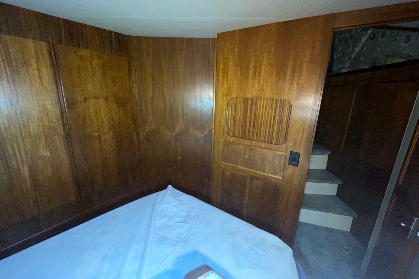 1994 Carver 370 Aft Cabin Motor Yacht