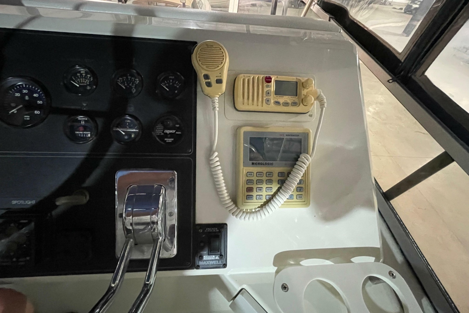 1994 Carver 370 Aft Cabin Motor Yacht