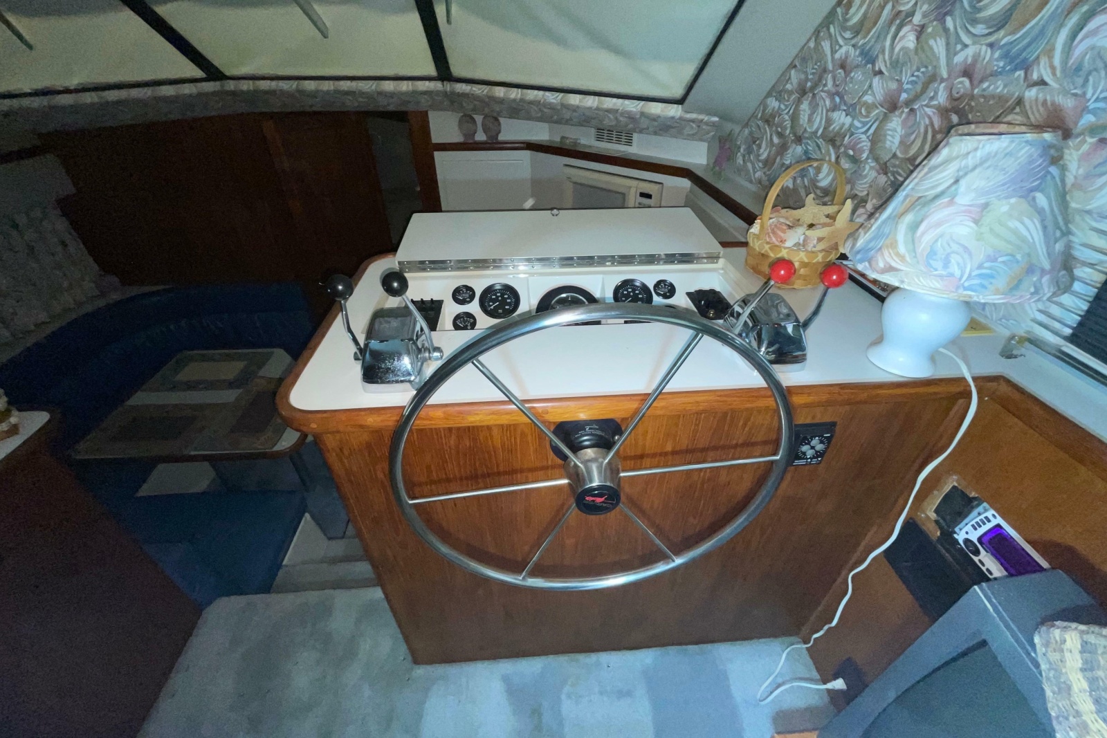 1994 Carver 370 Aft Cabin Motor Yacht