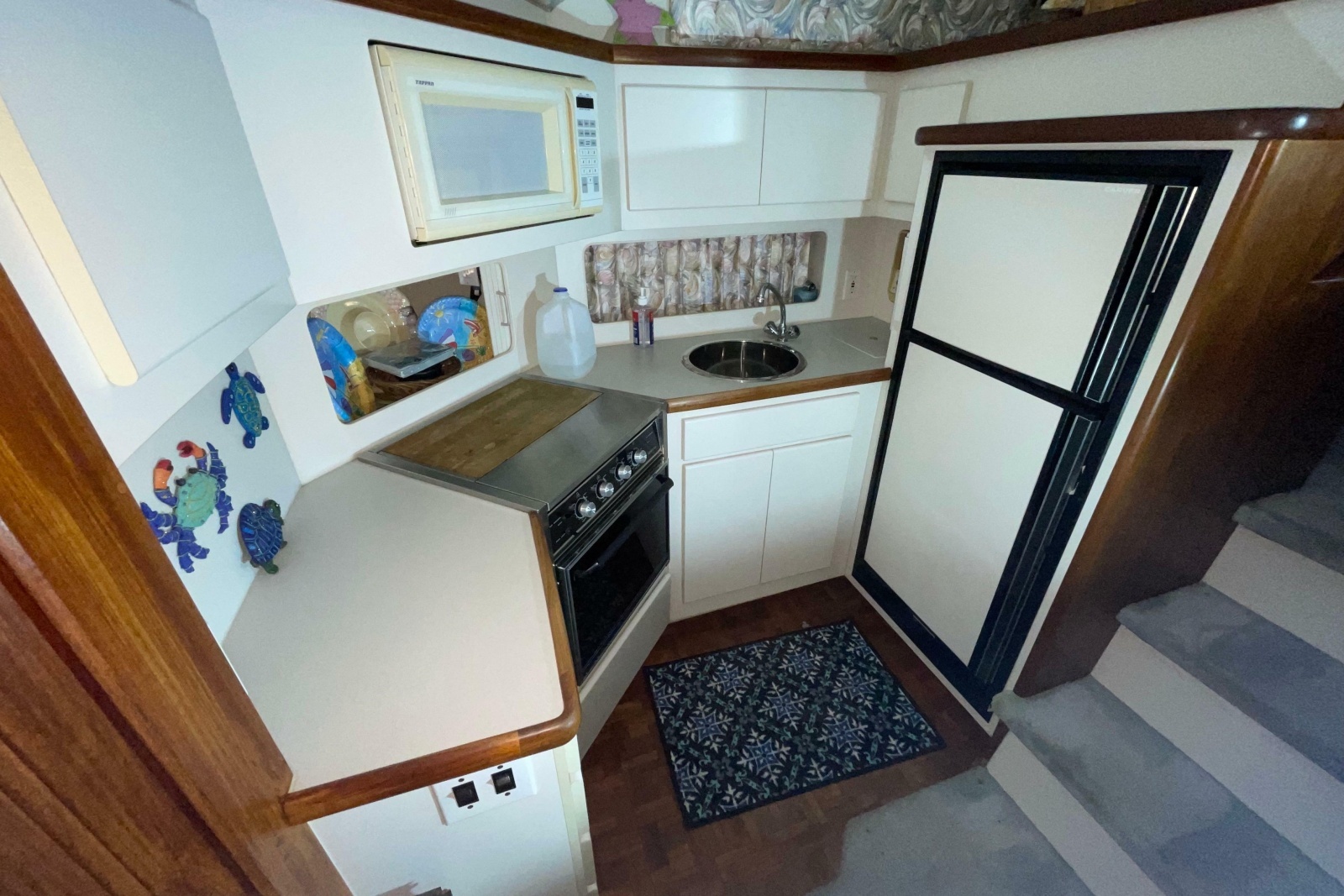 1994 Carver 370 Aft Cabin Motor Yacht