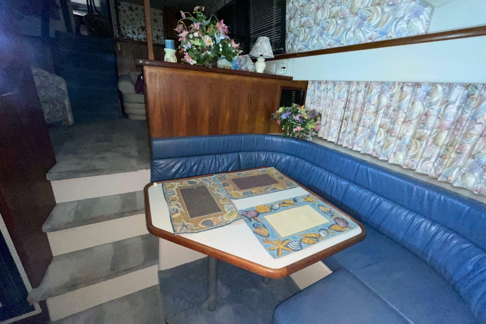 1994 Carver 370 Aft Cabin Motor Yacht