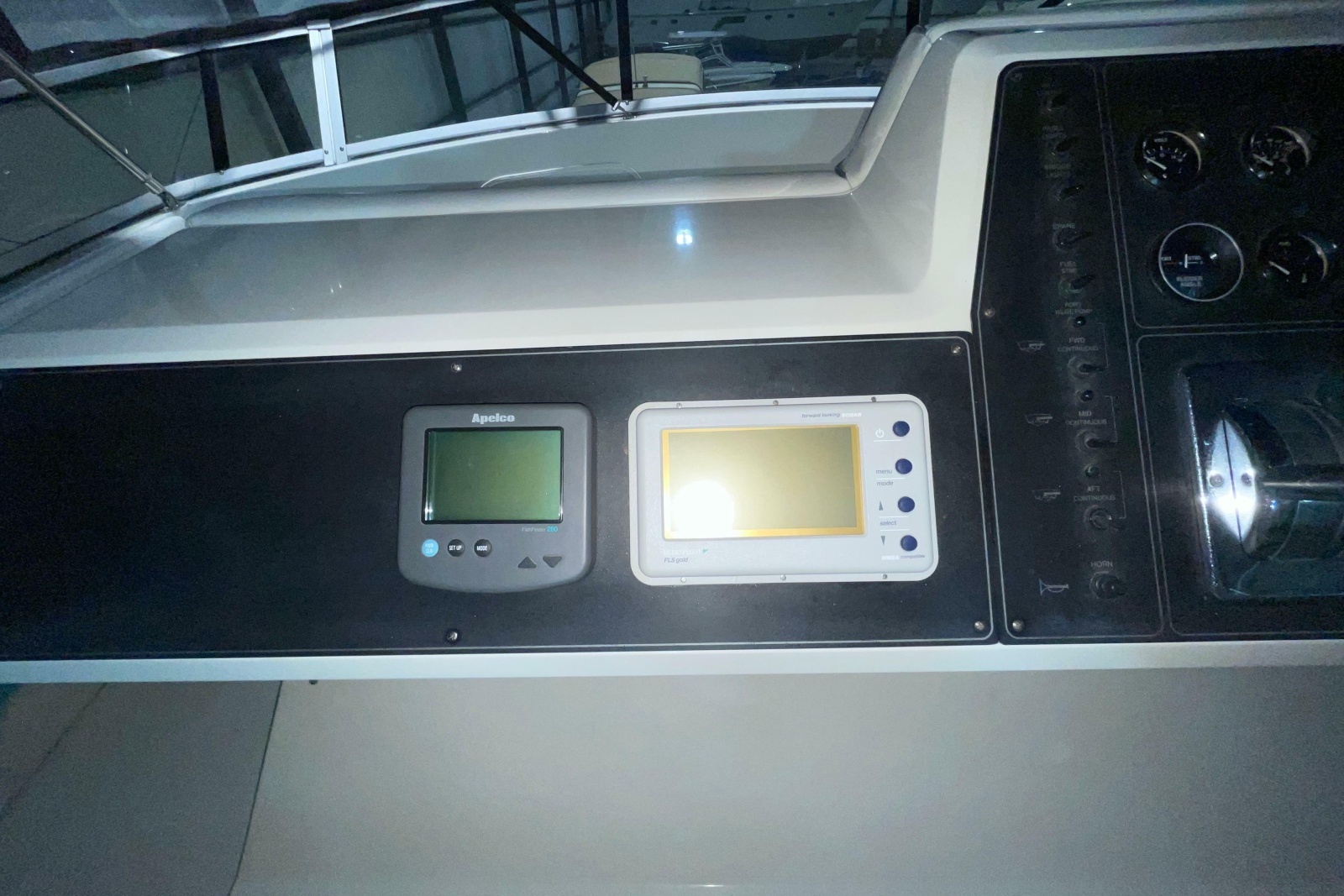 1994 Carver 370 Aft Cabin Motor Yacht